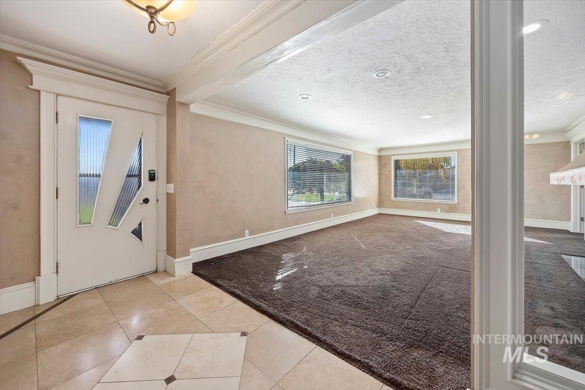 2240 Overland Ave. Property Photo 6