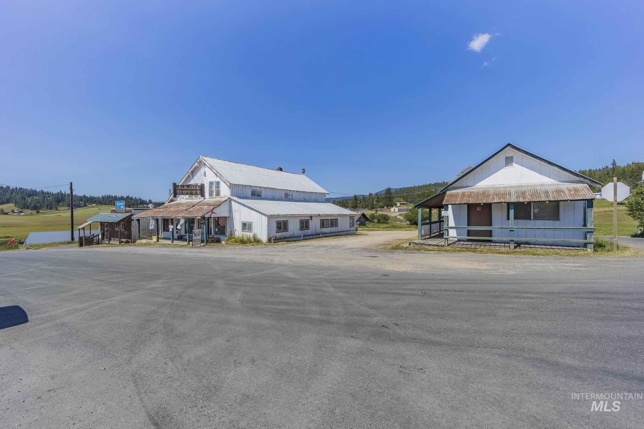 289 Main St Property Photo 4