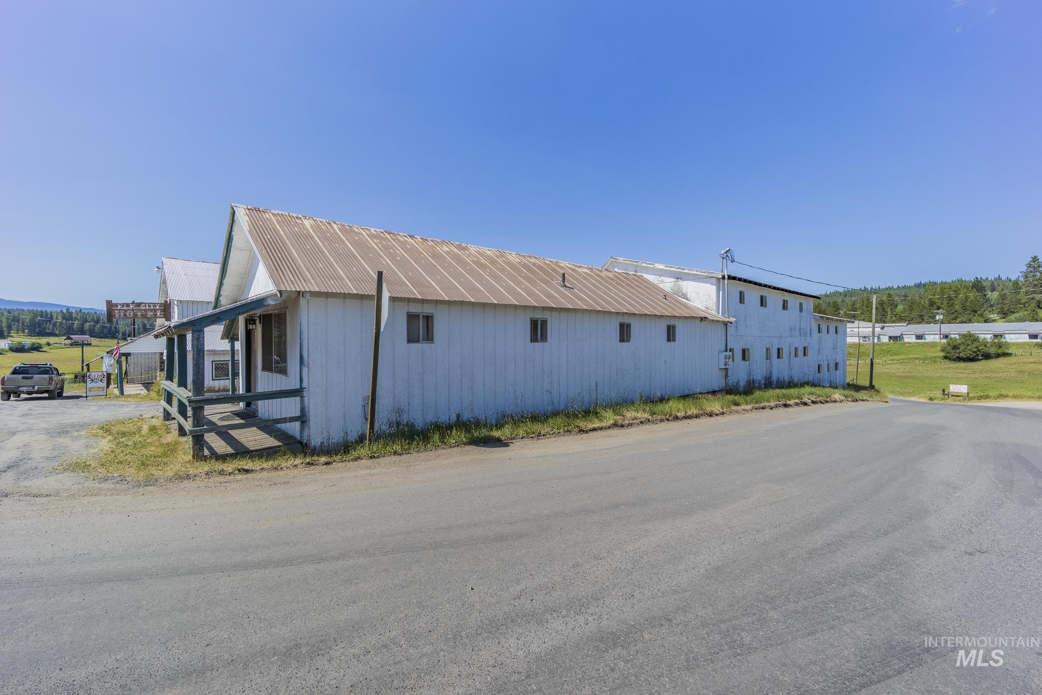 289 Main St Property Photo 5