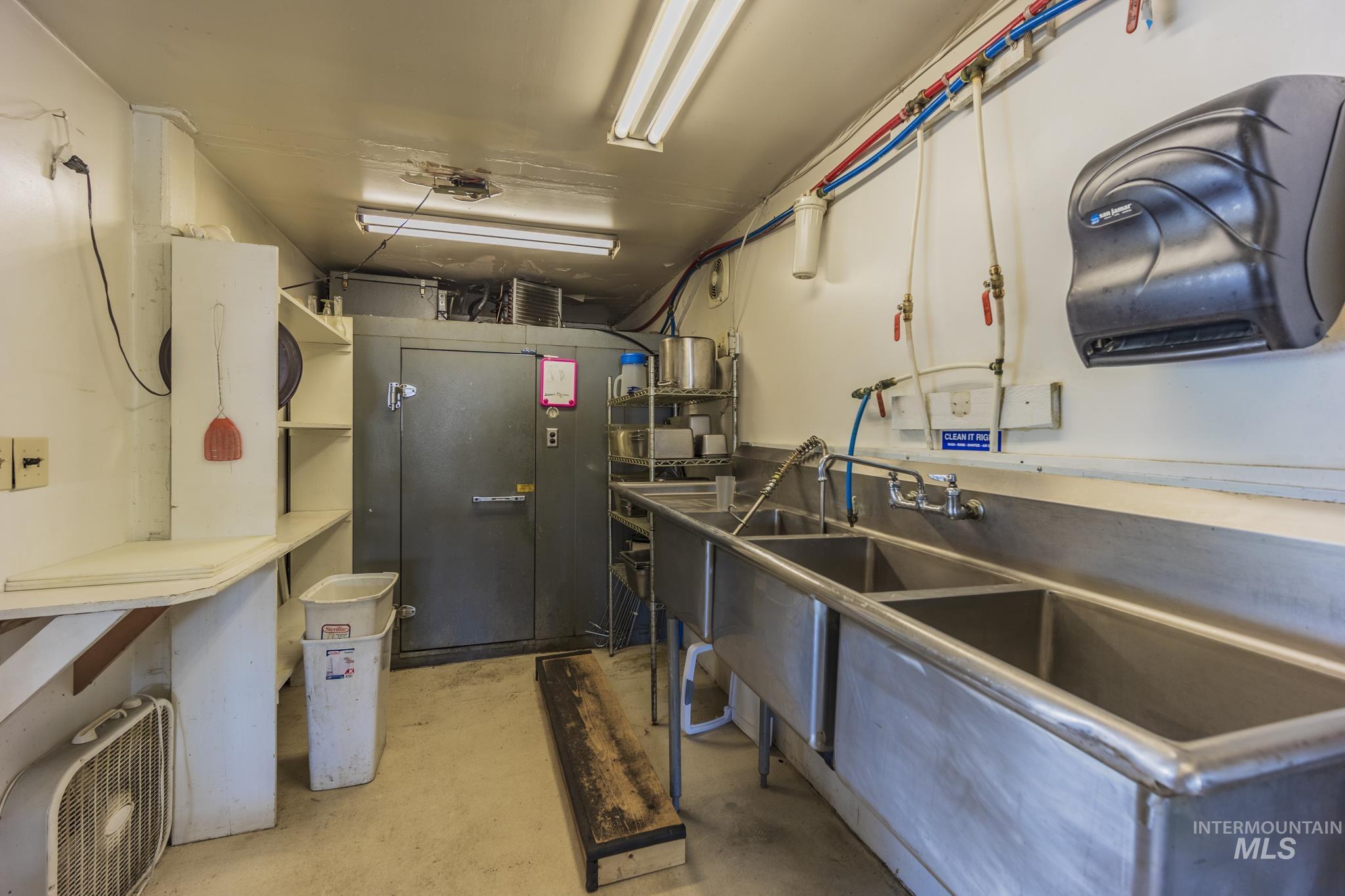 289 Main St Property Photo 33