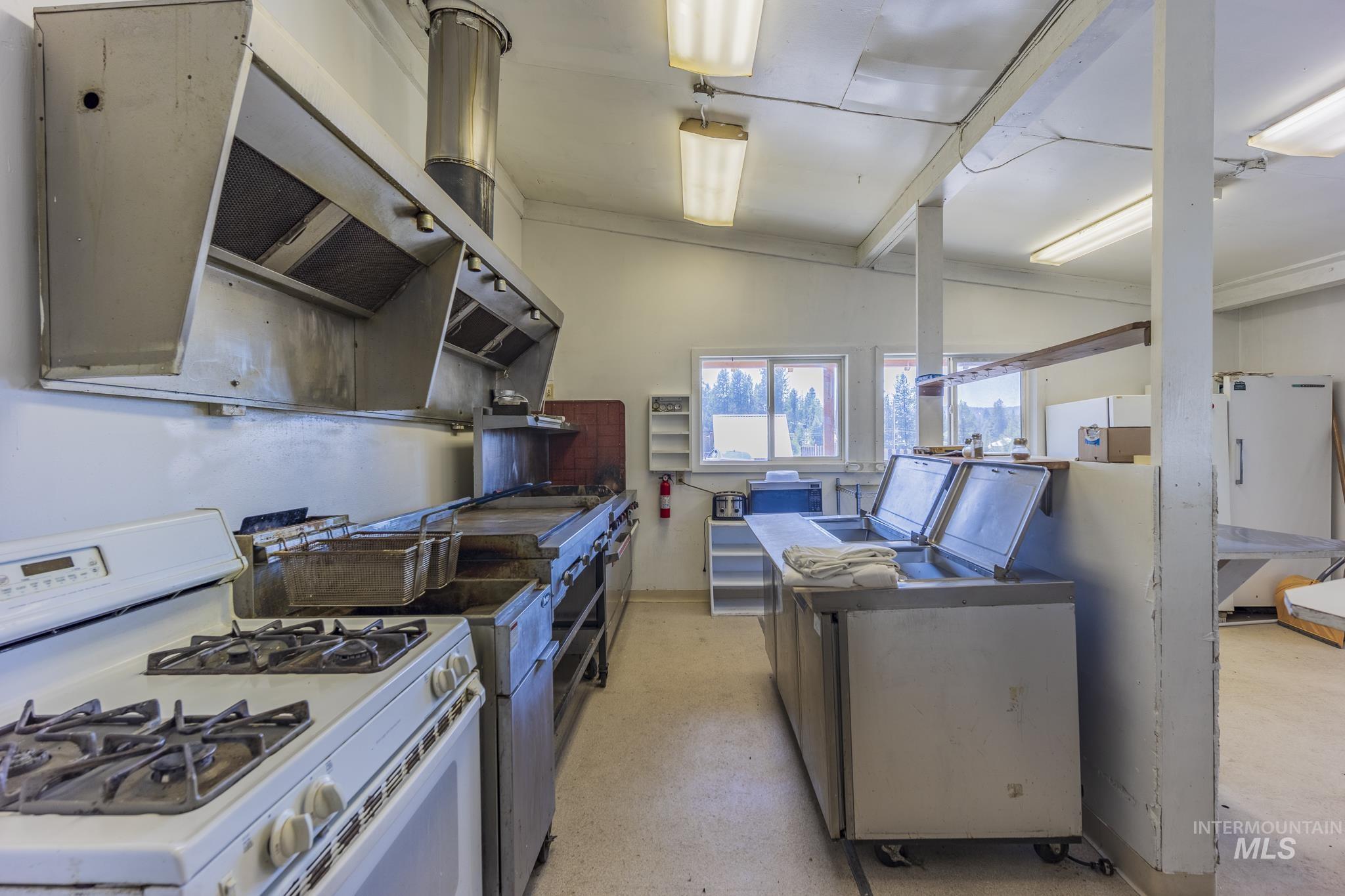 289 Main St Property Photo 37