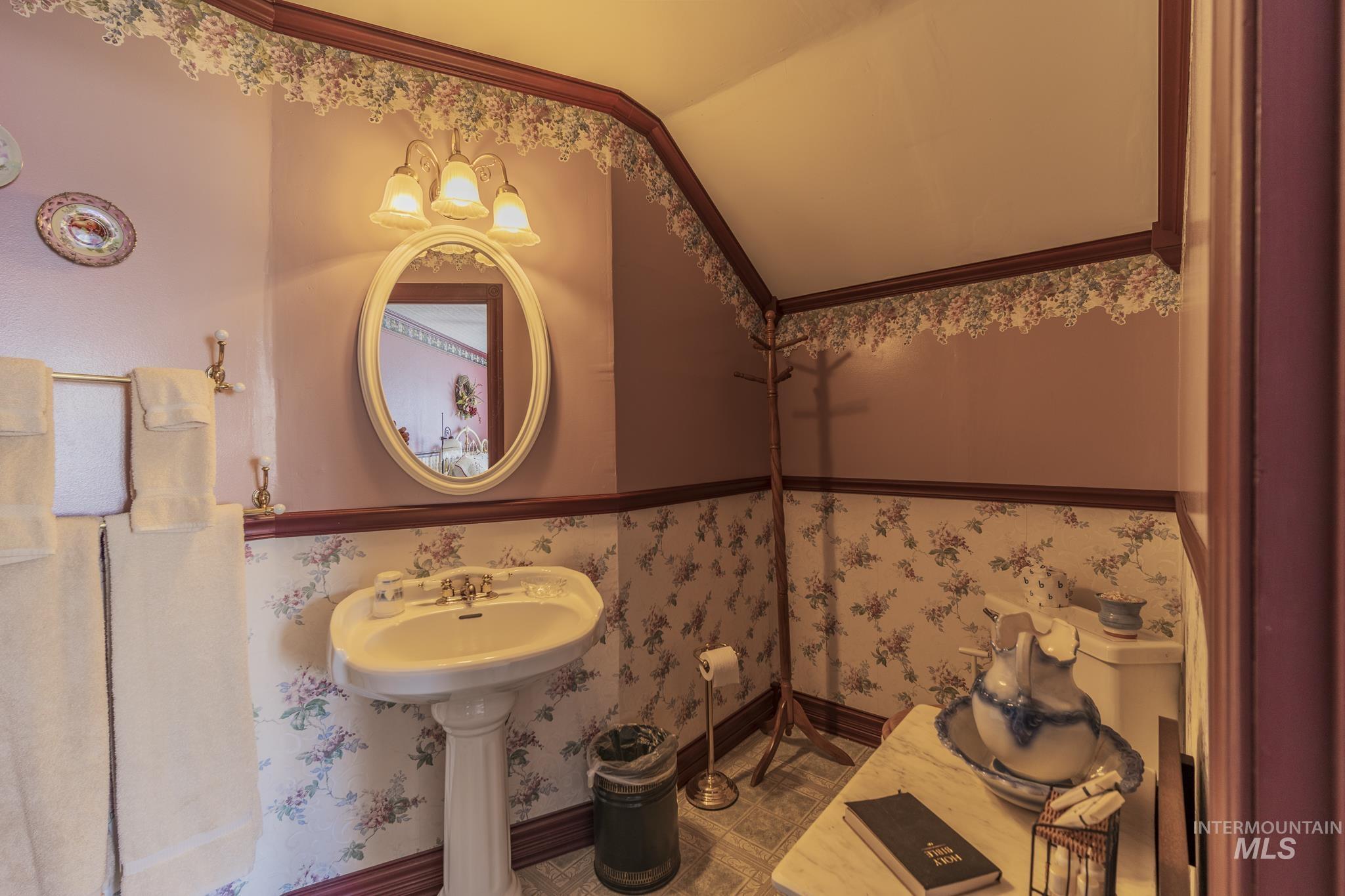 289 Main St Property Photo 43