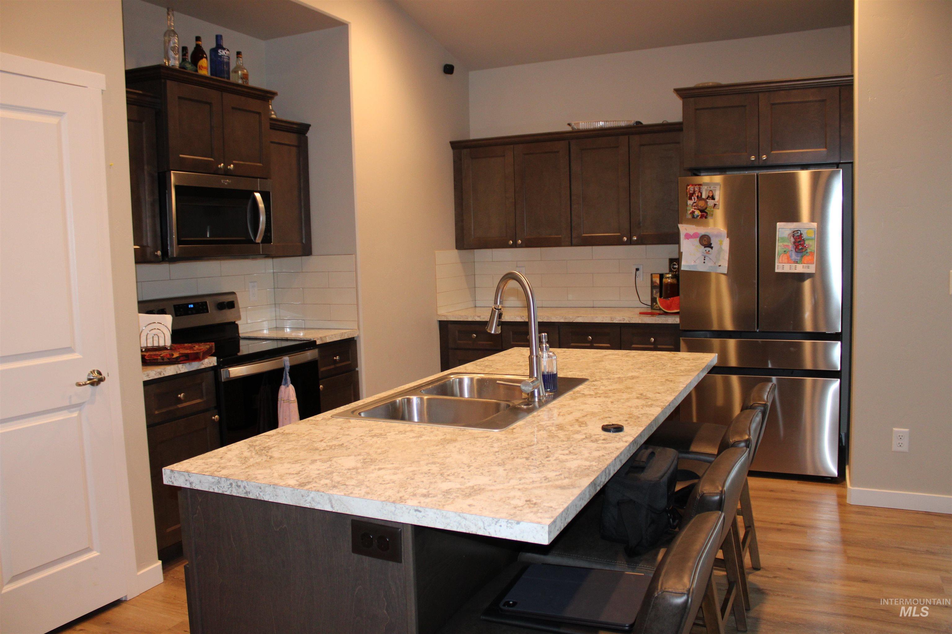 915 Latemar Rd Property Photo 3
