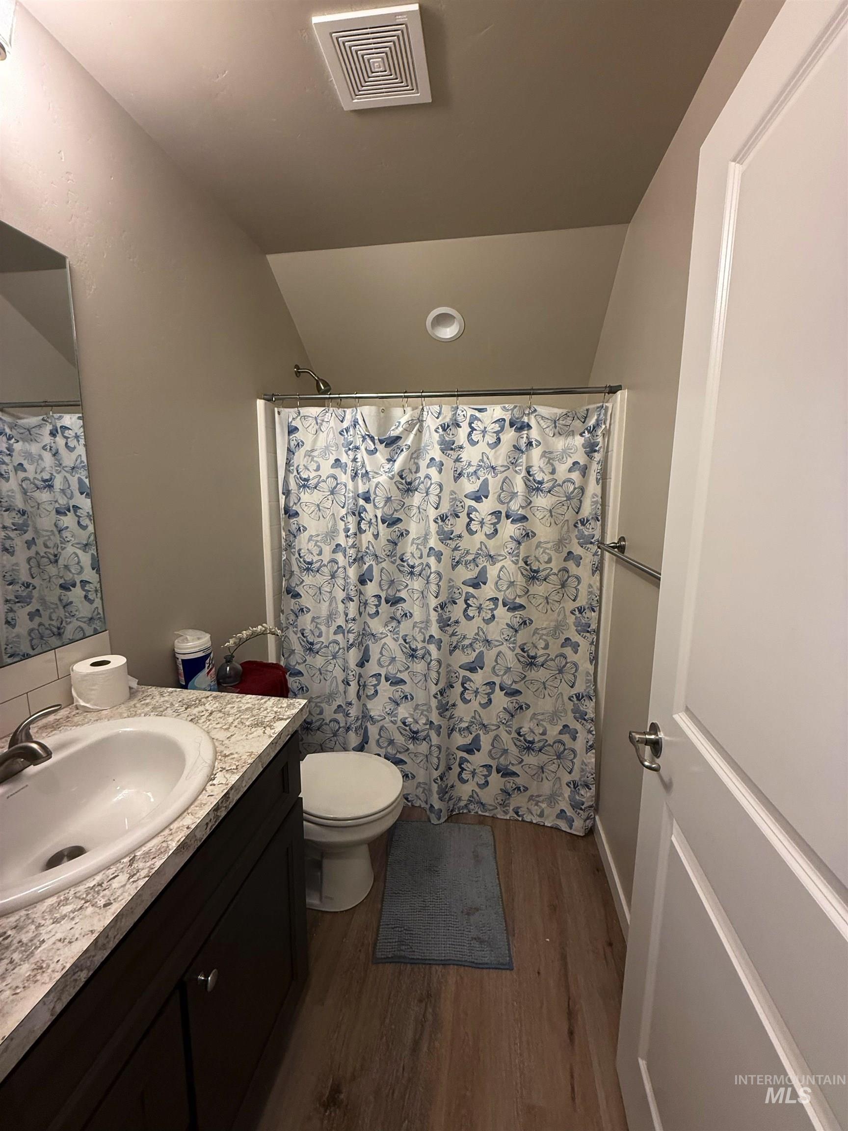 915 Latemar Rd Property Photo 8