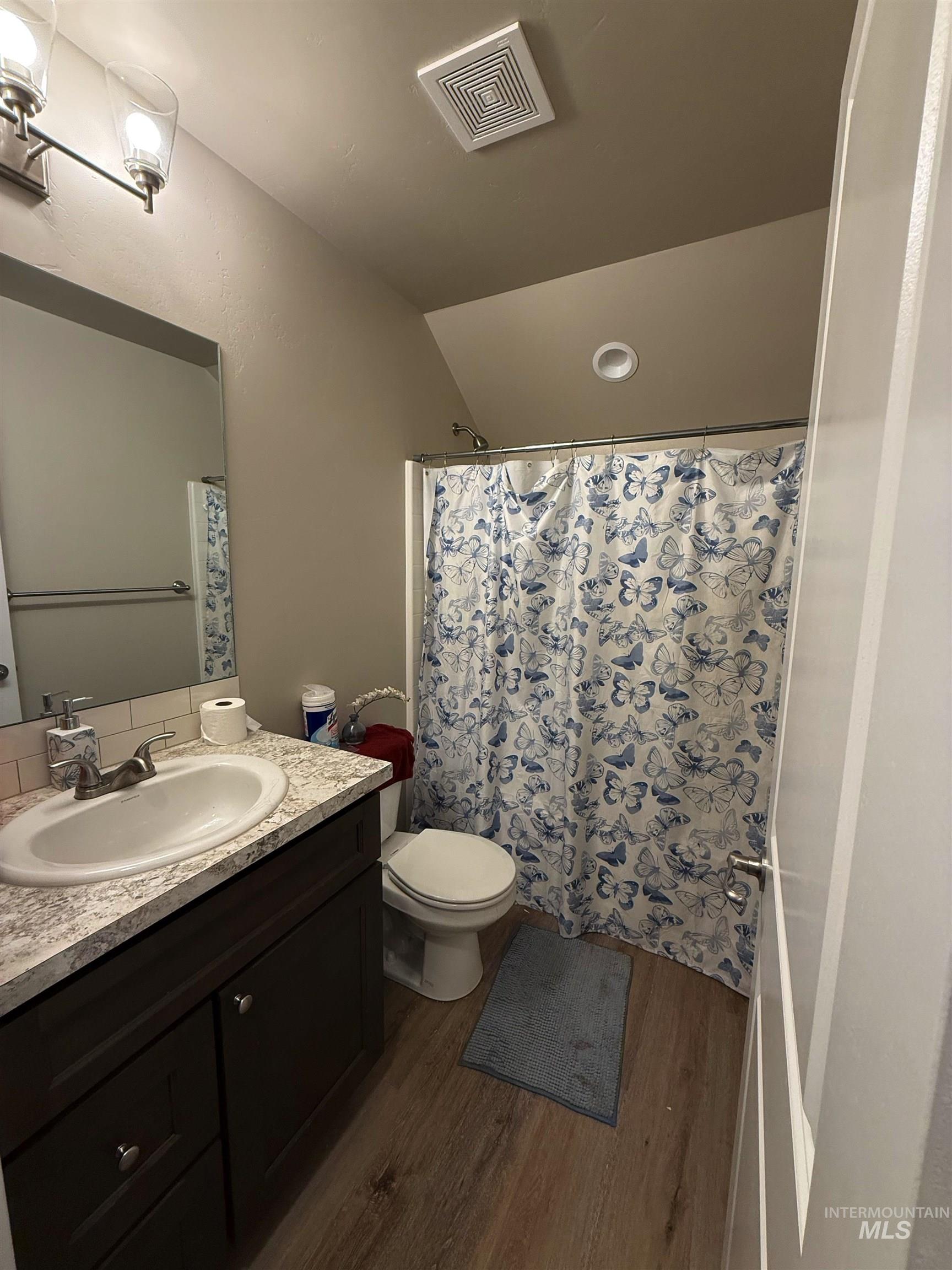 915 Latemar Rd Property Photo 18
