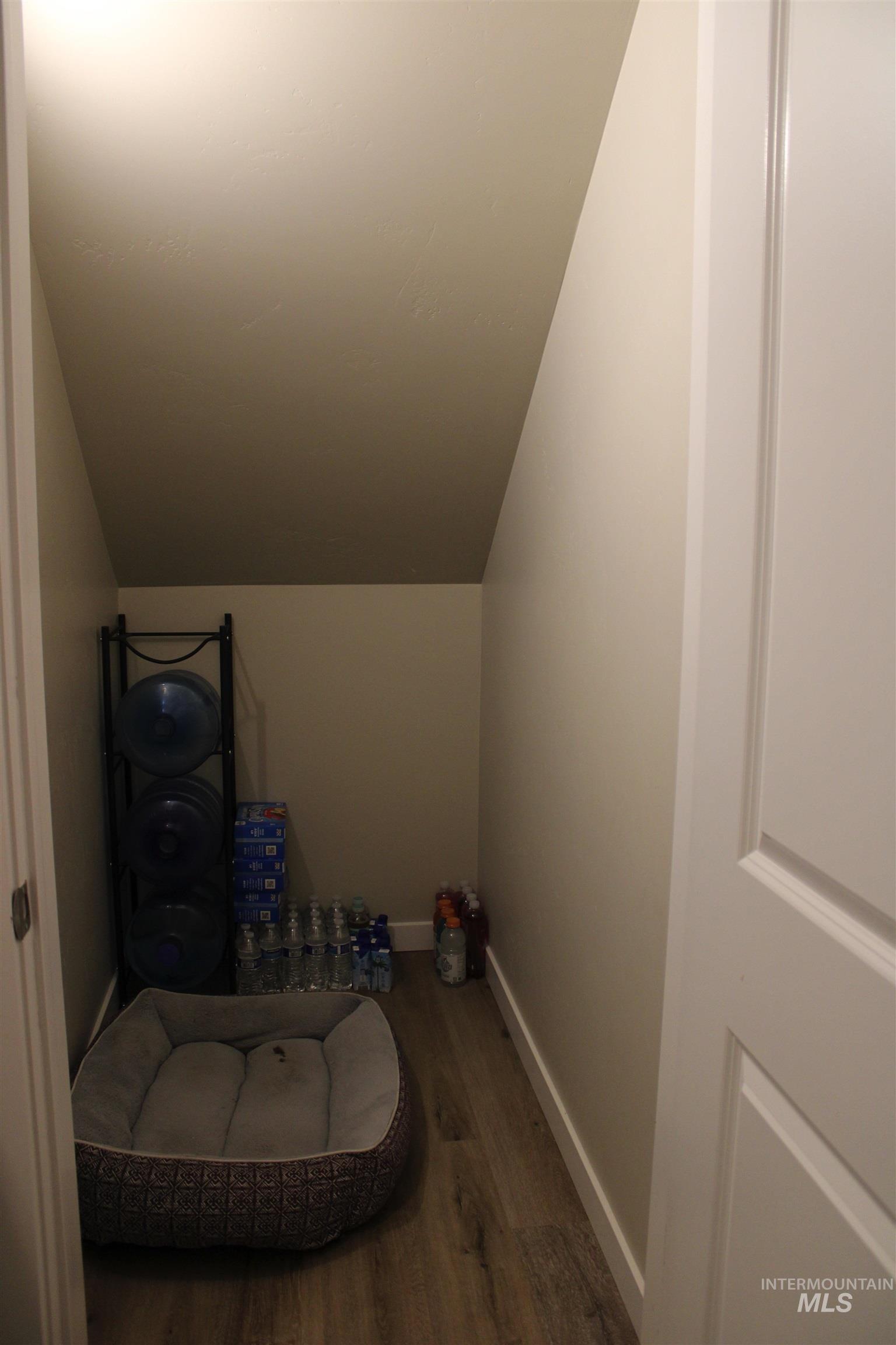 915 Latemar Rd Property Photo 27