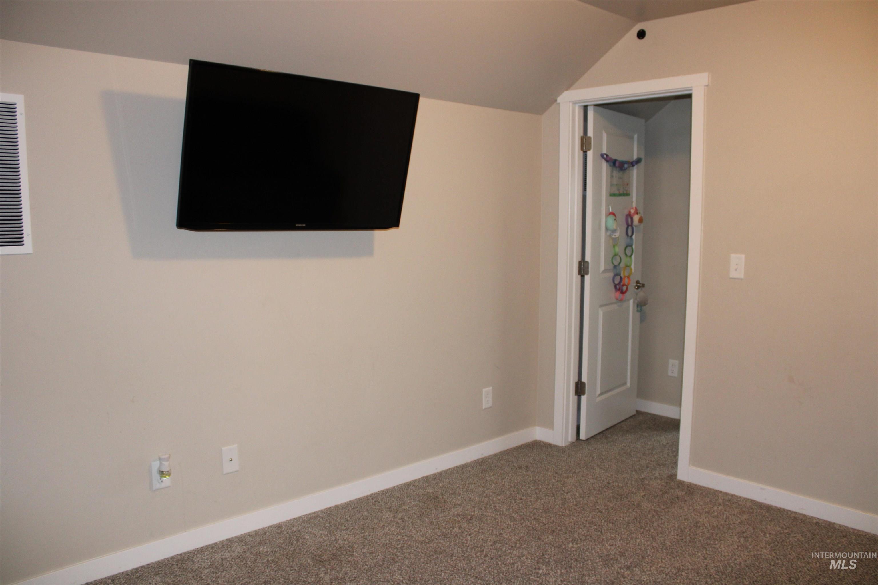 915 Latemar Rd Property Photo 28