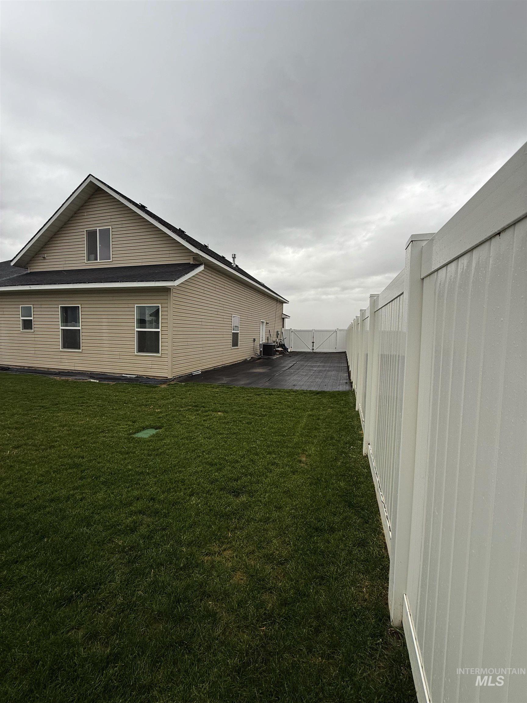 915 Latemar Rd Property Photo 29