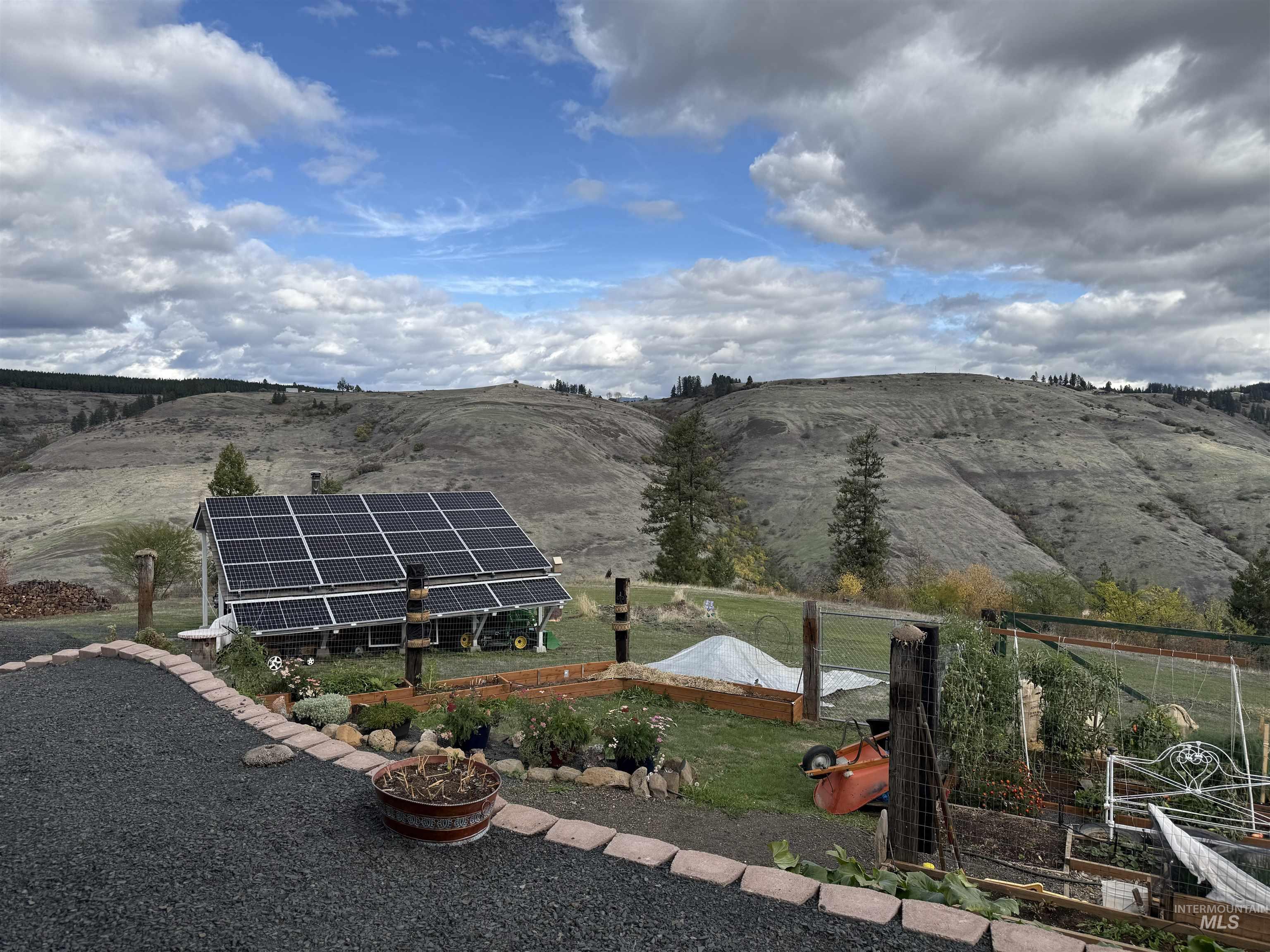 289 Freedom Way Property Photo 32