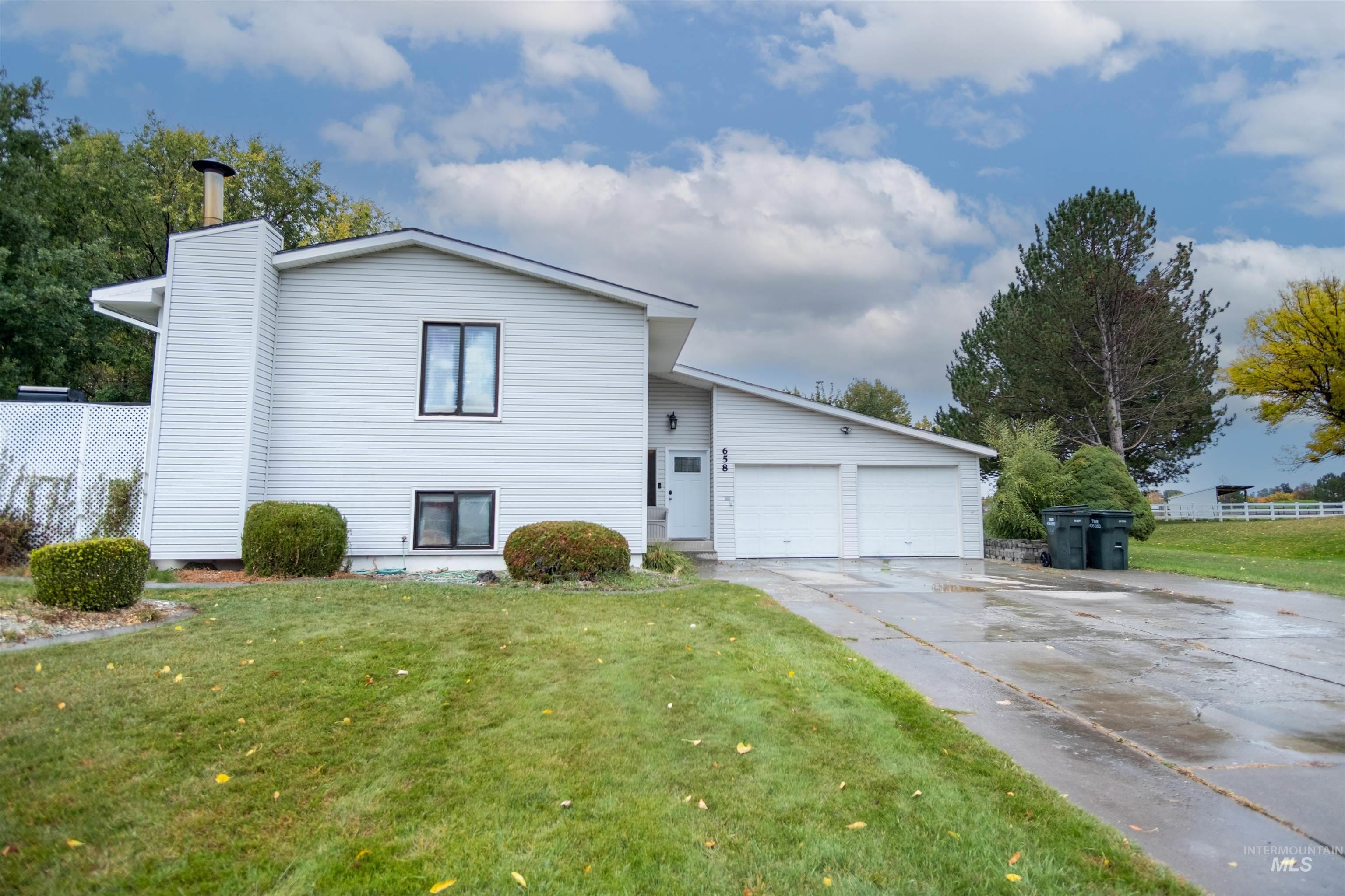 658 Bluebell Ln Property Photo 1