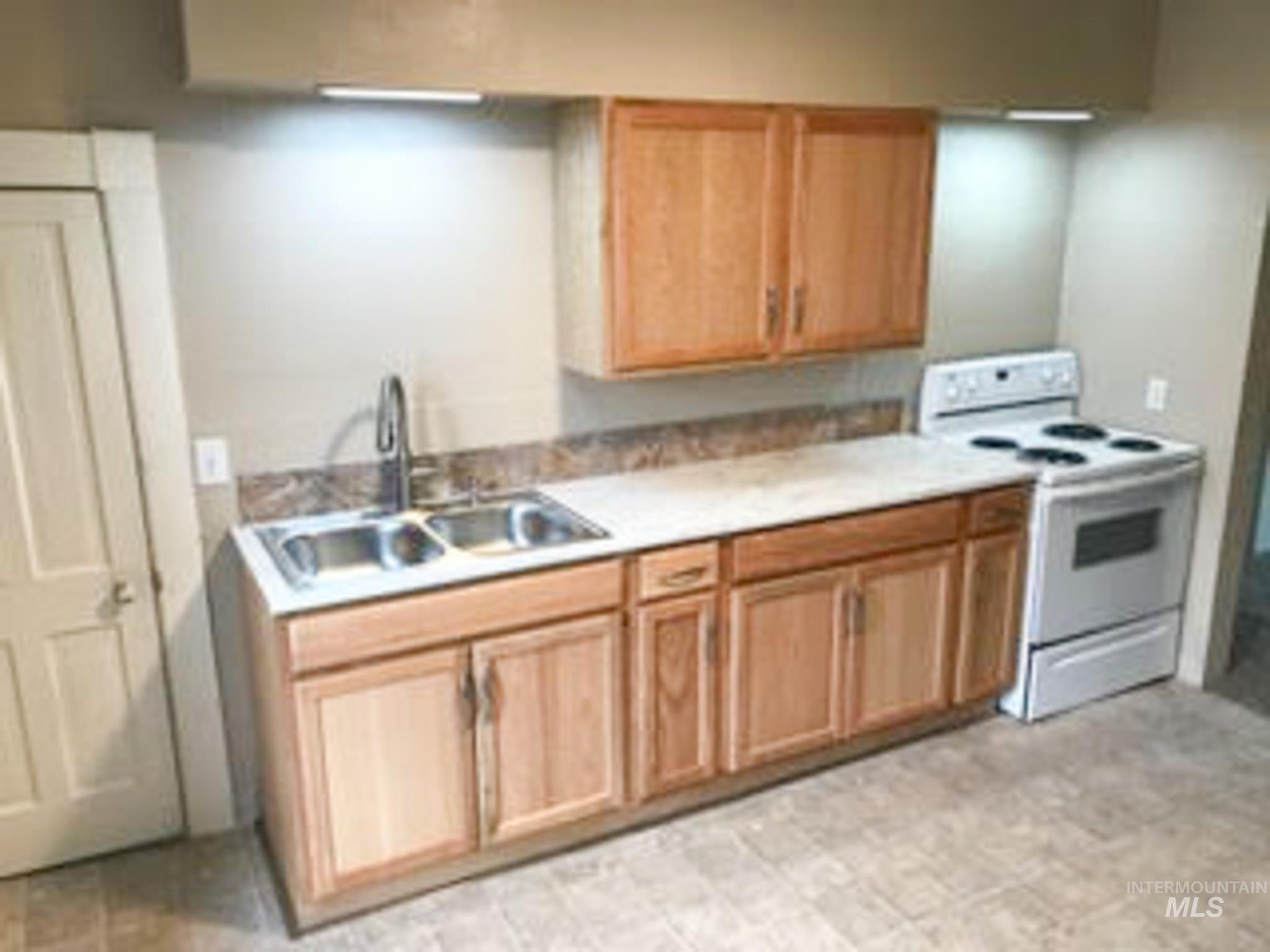 410 S Hayes Ave Property Photo 3