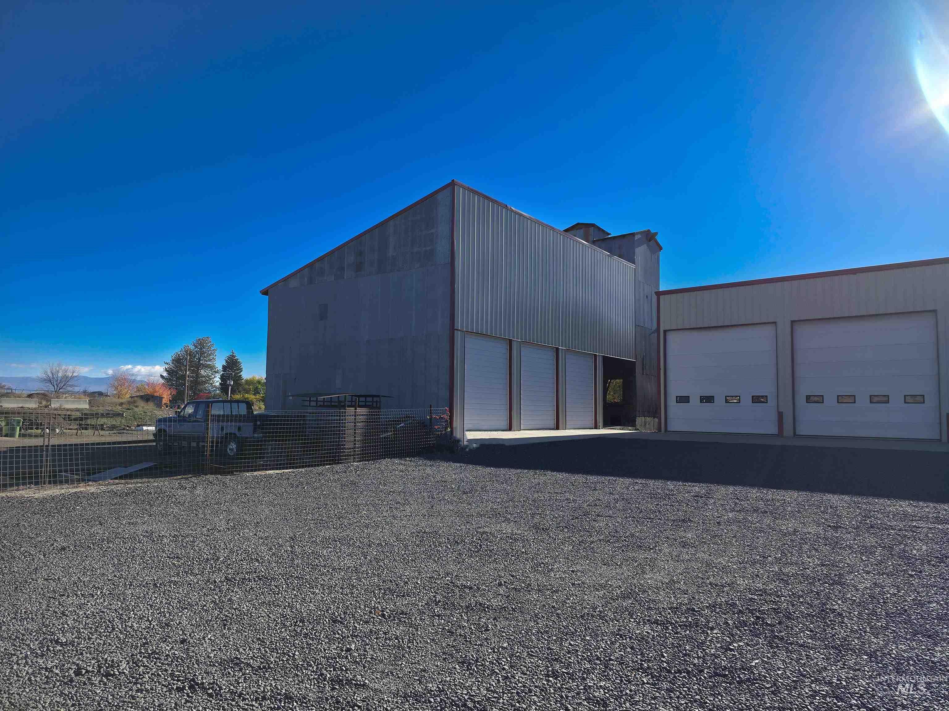 10 S Commercial St Property Photo 2
