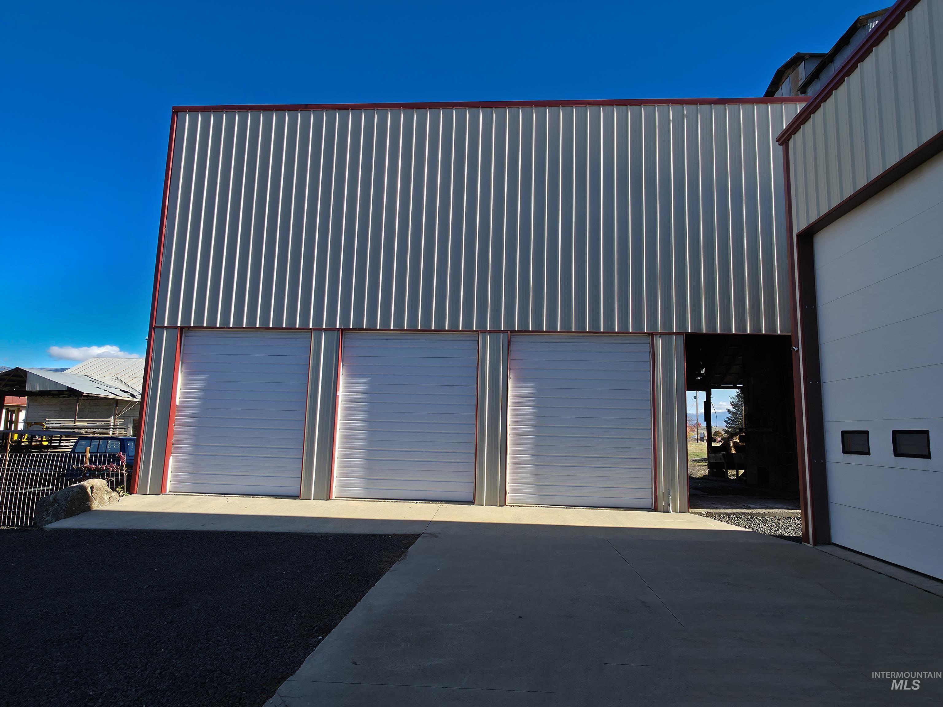 10 S Commercial St Property Photo 6