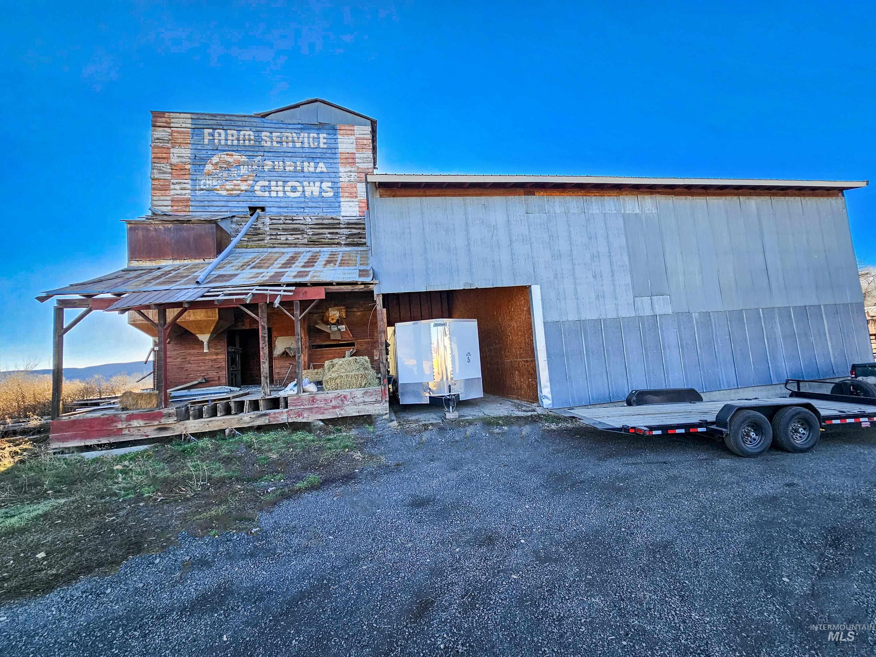 10 S Commercial St Property Photo 8