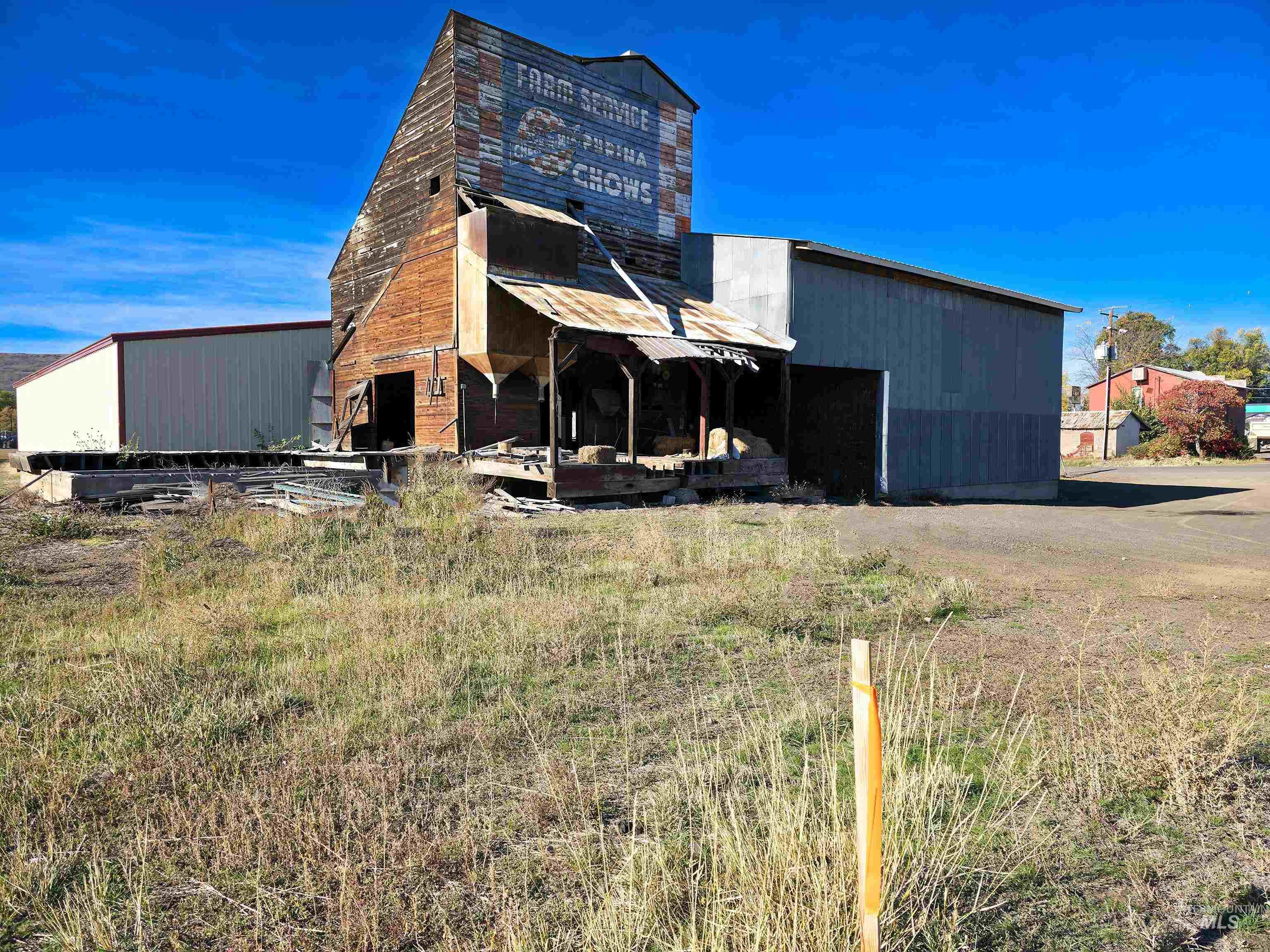 10 S Commercial St Property Photo 11
