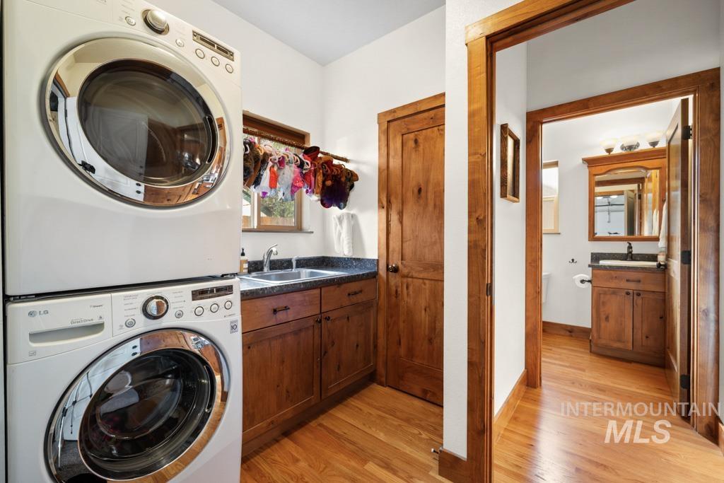 417 E E St Property Photo 13