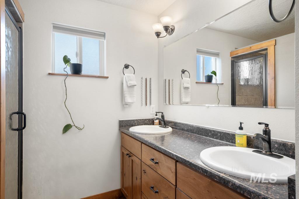 417 E E St Property Photo 16