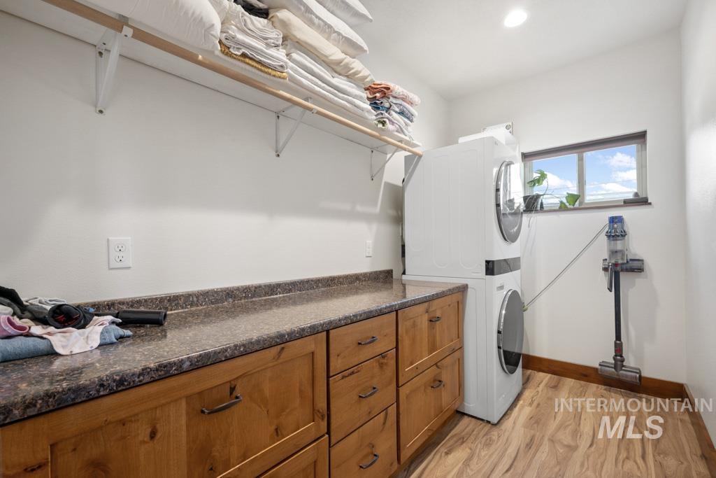 417 E E St Property Photo 18