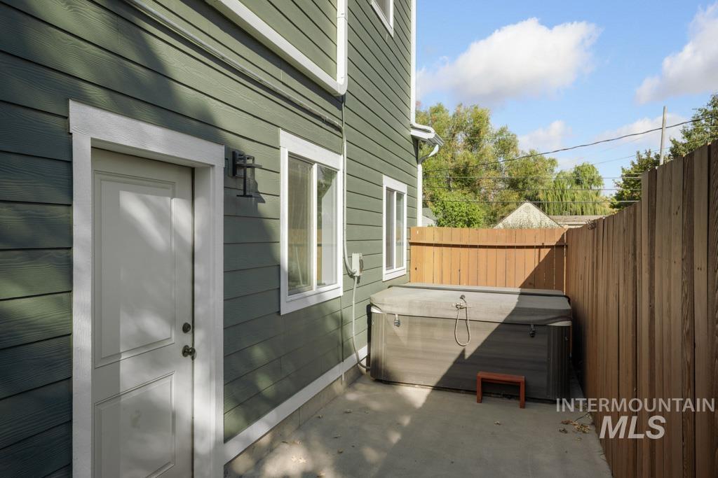 417 E E St Property Photo 26