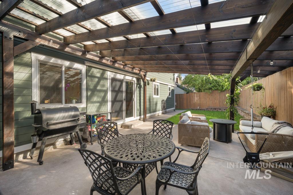 417 E E St Property Photo 28