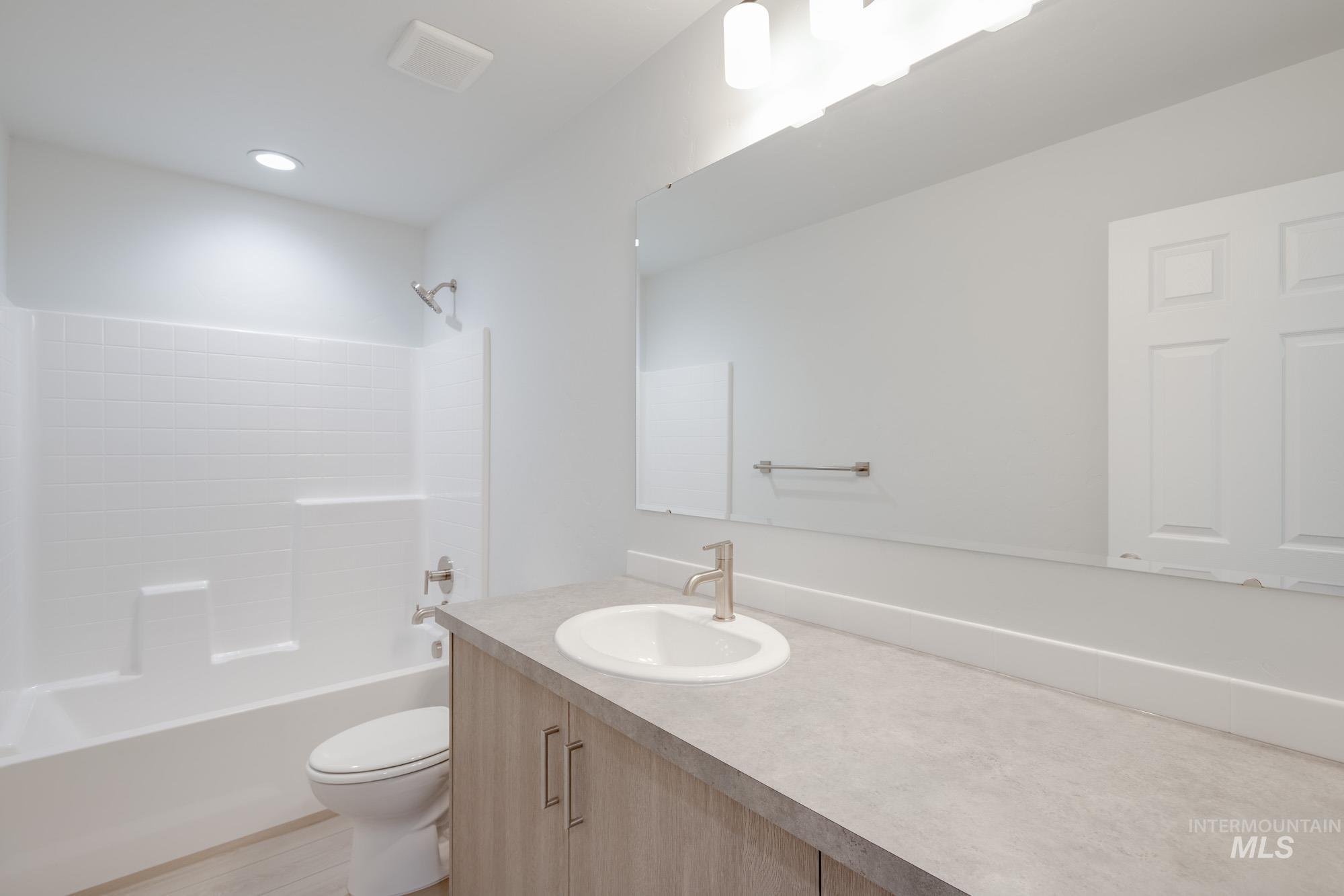 1104 Webb Brook St Property Photo 18