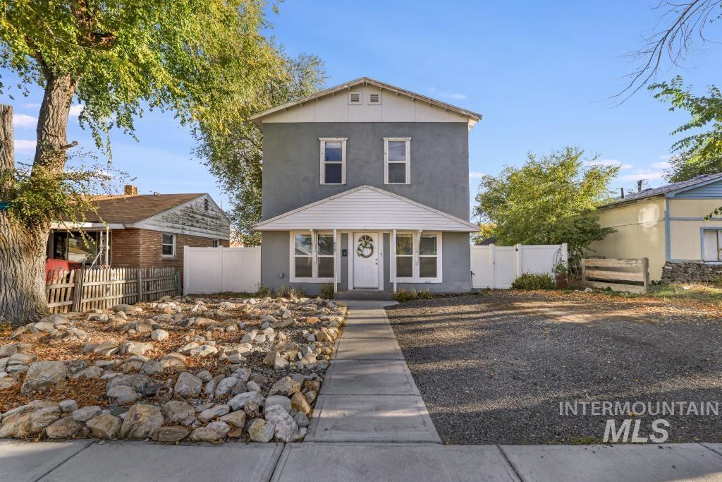 820 Broadway Ave N Property Photo 1