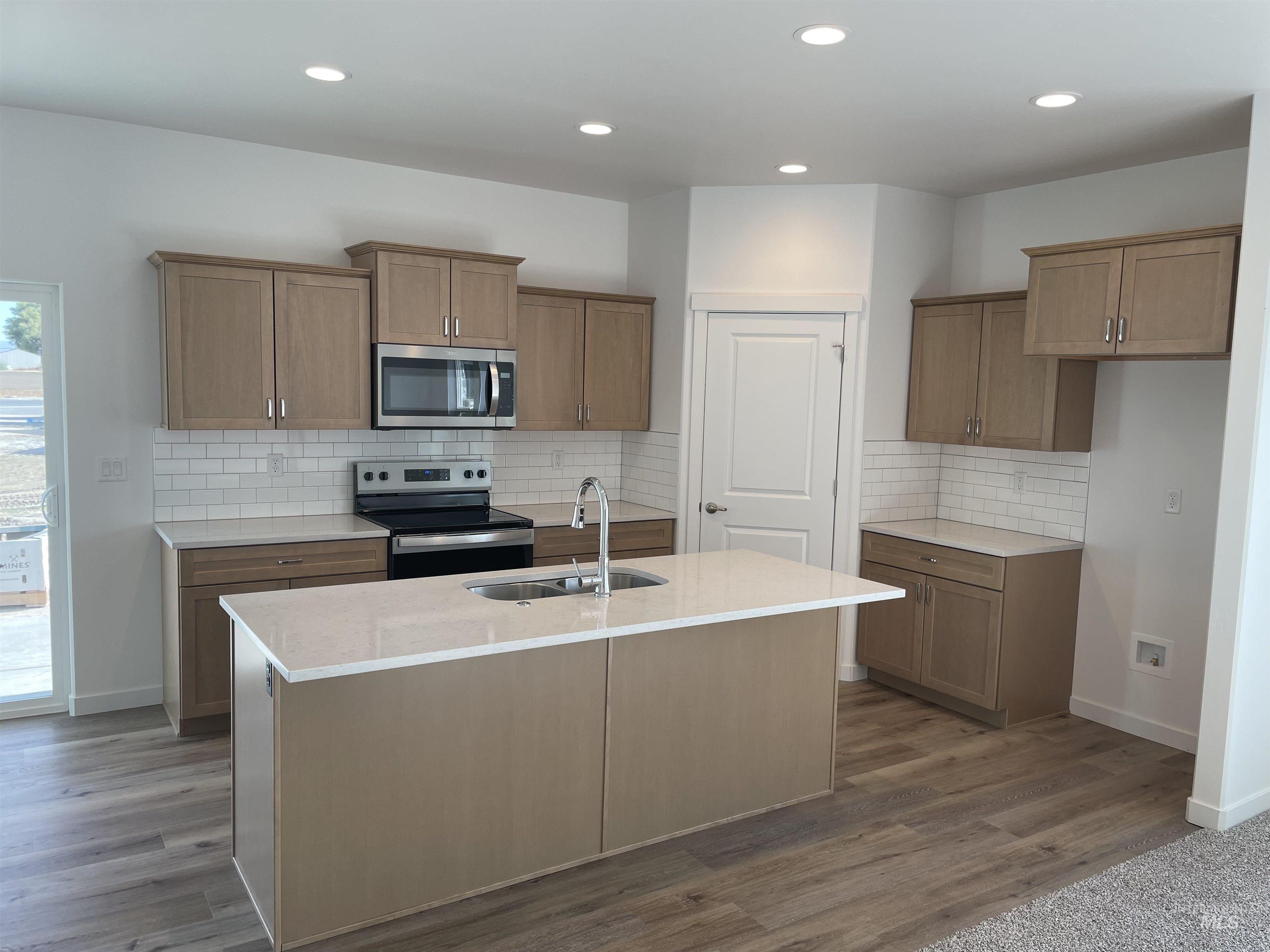 2015 Lowline Ave Property Photo 2