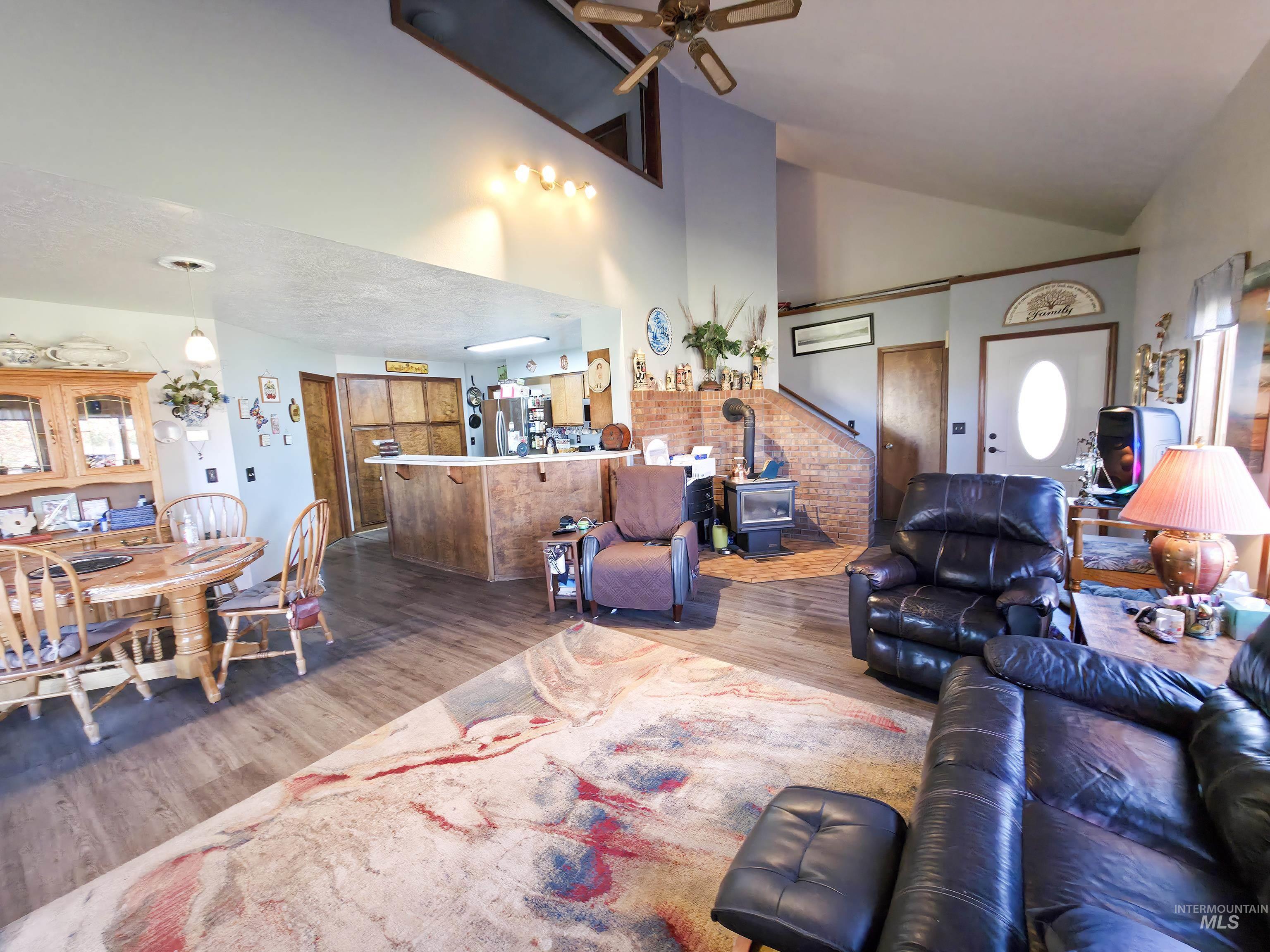 2796 Burton Ln Property Photo 4