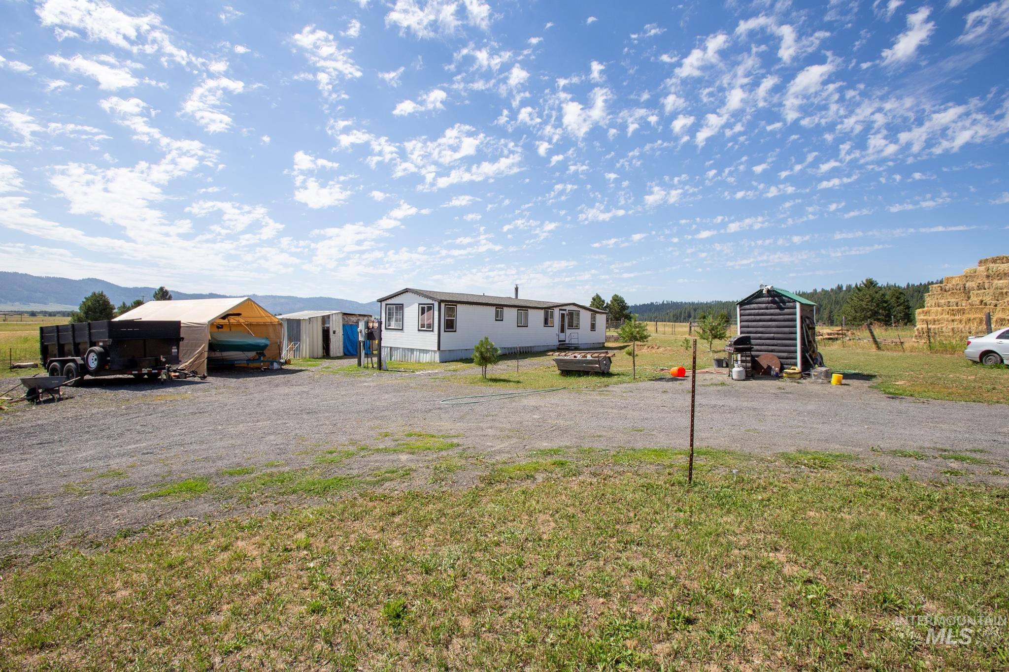 7 Garrett Ln Property Photo 3