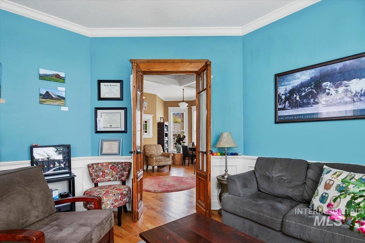 1010 W Hays St Property Photo 10