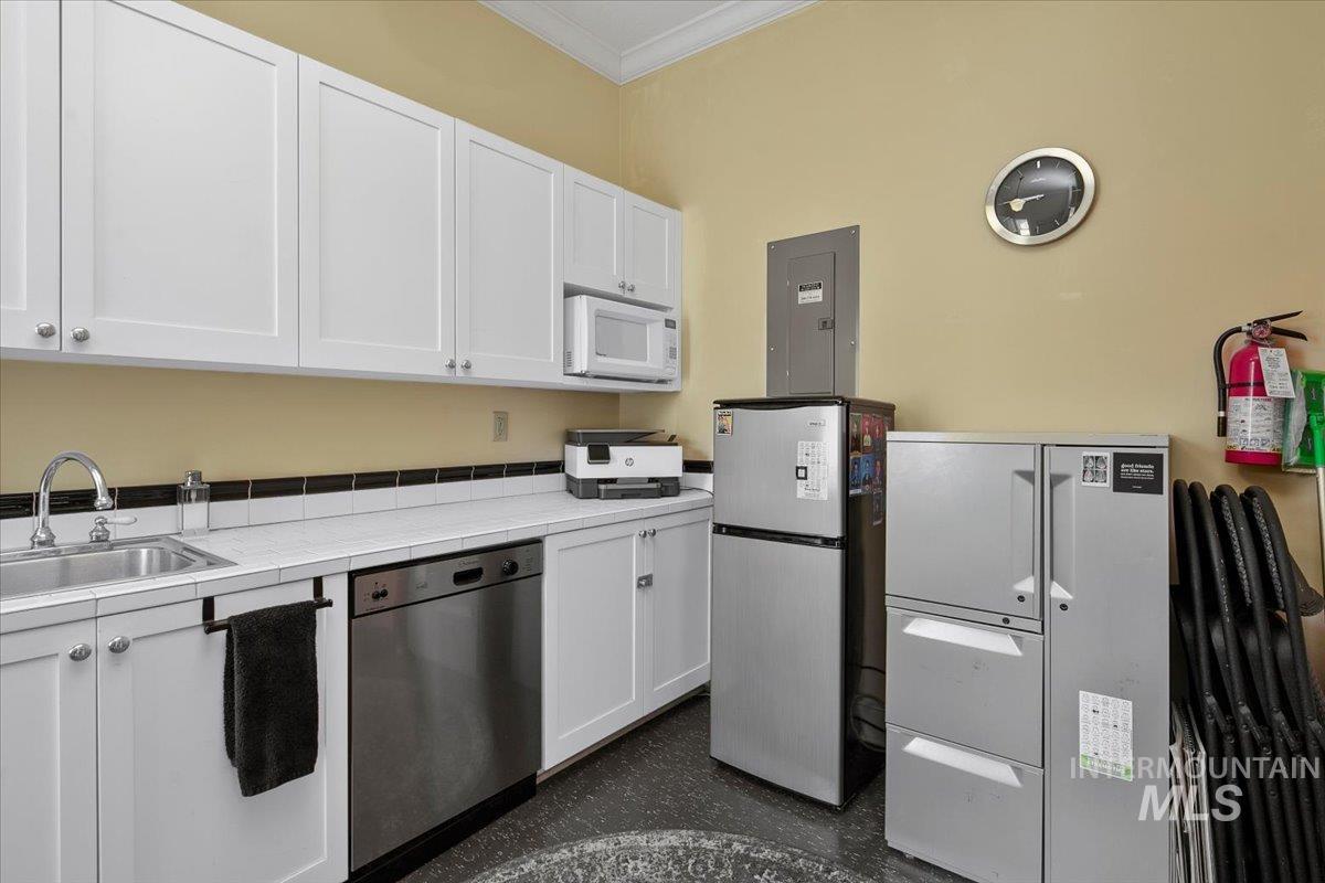 1010 W Hays St Property Photo 16