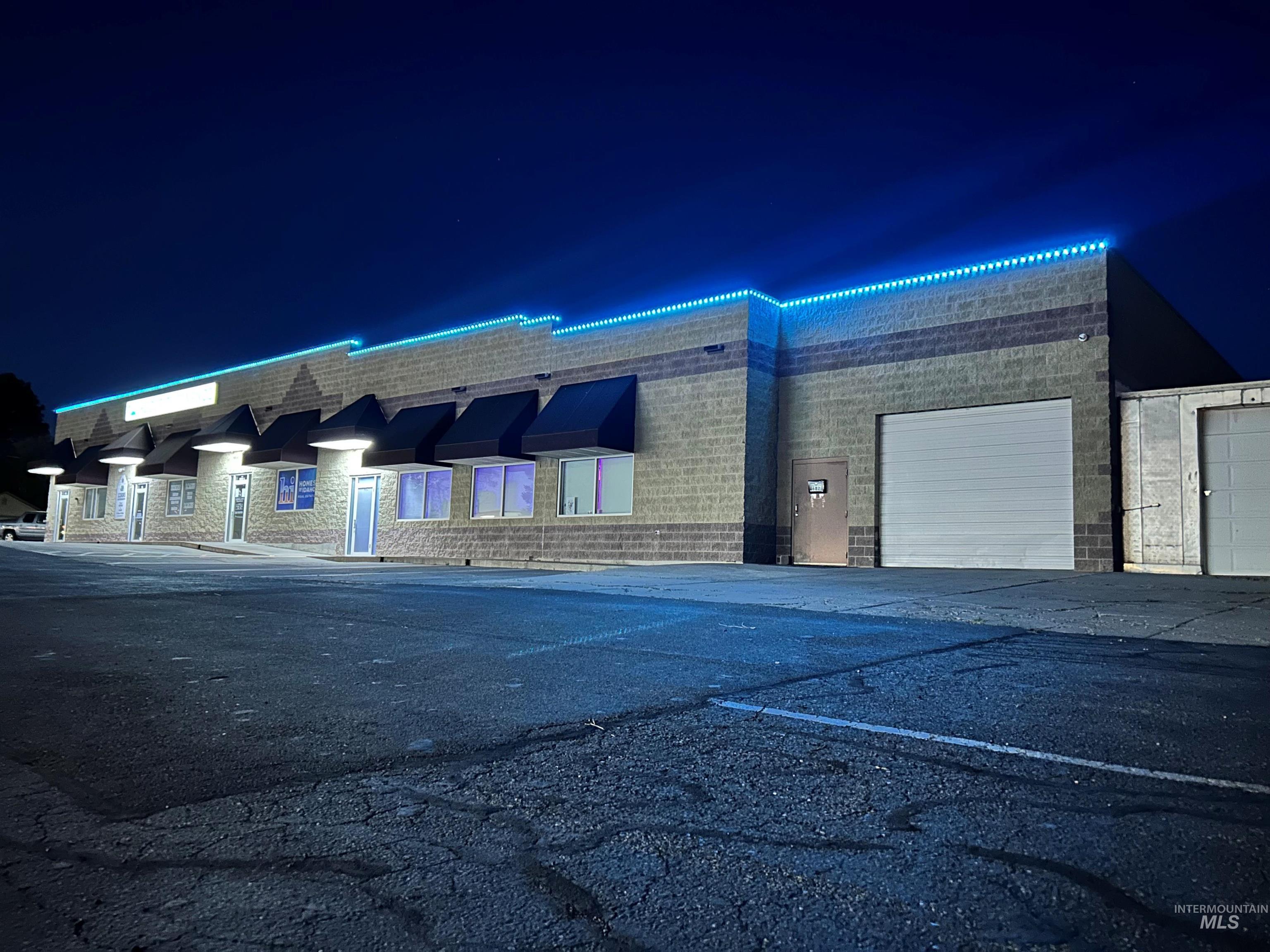 682 N Blue Lakes Blvd Property Photo 2