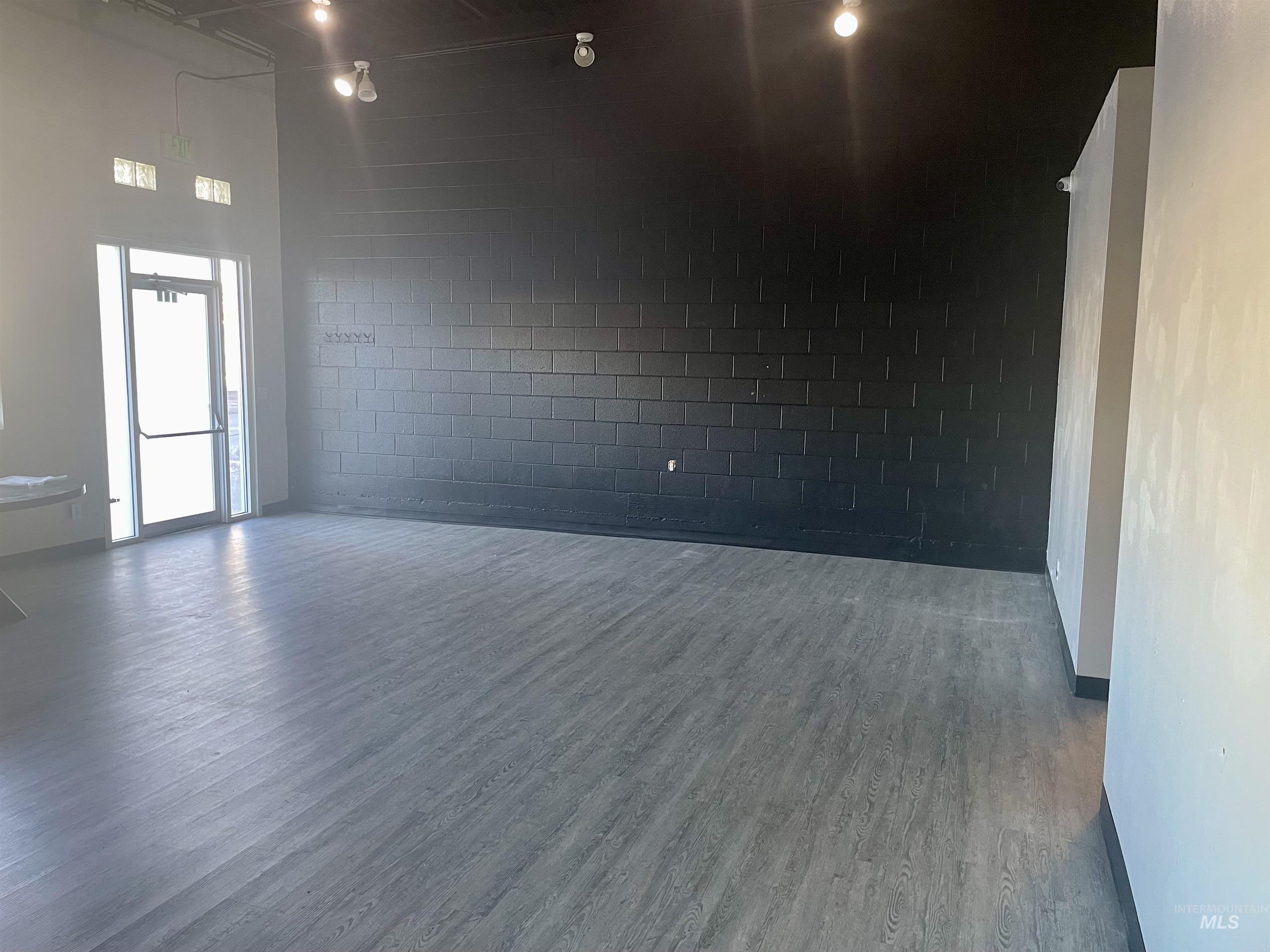 682 N Blue Lakes Blvd Property Photo 4