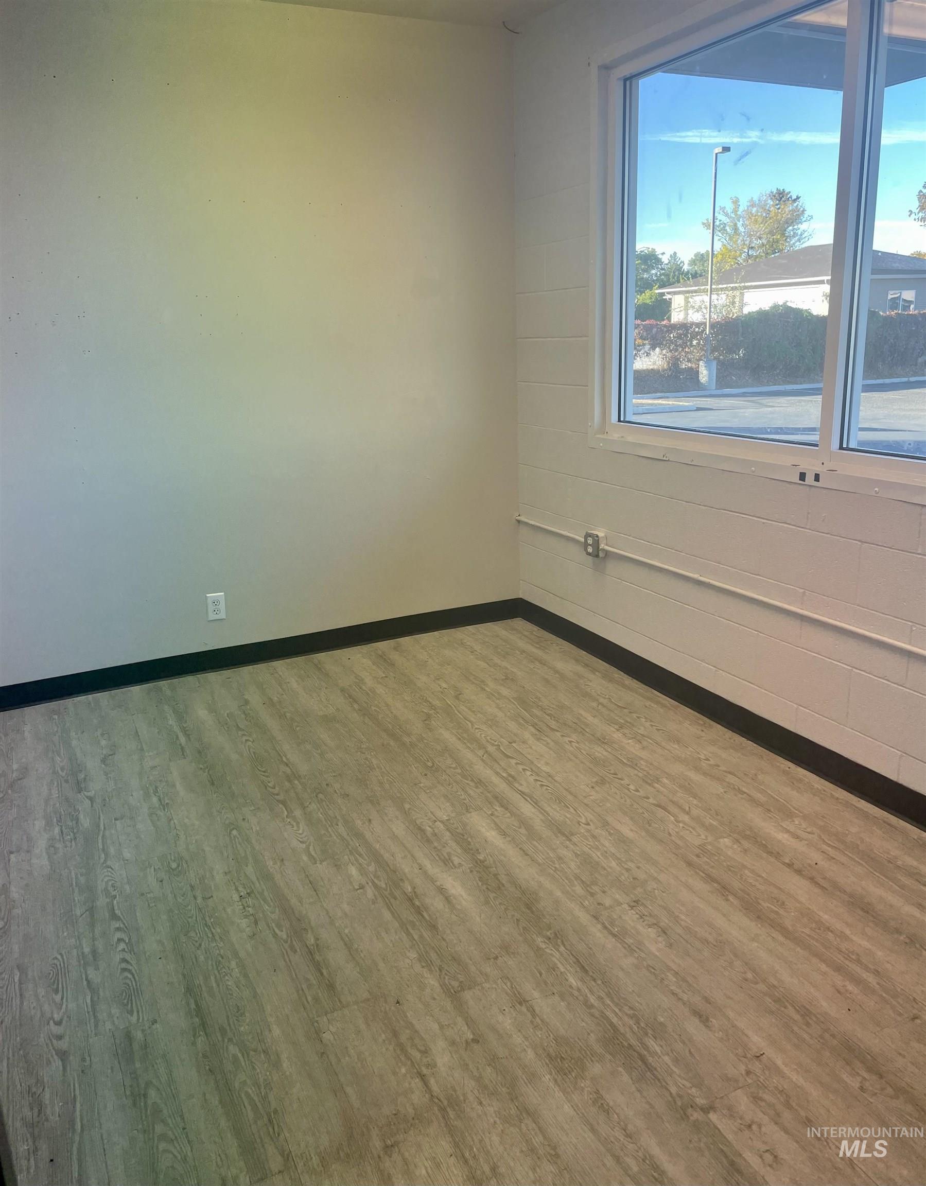 682 N Blue Lakes Blvd Property Photo 5