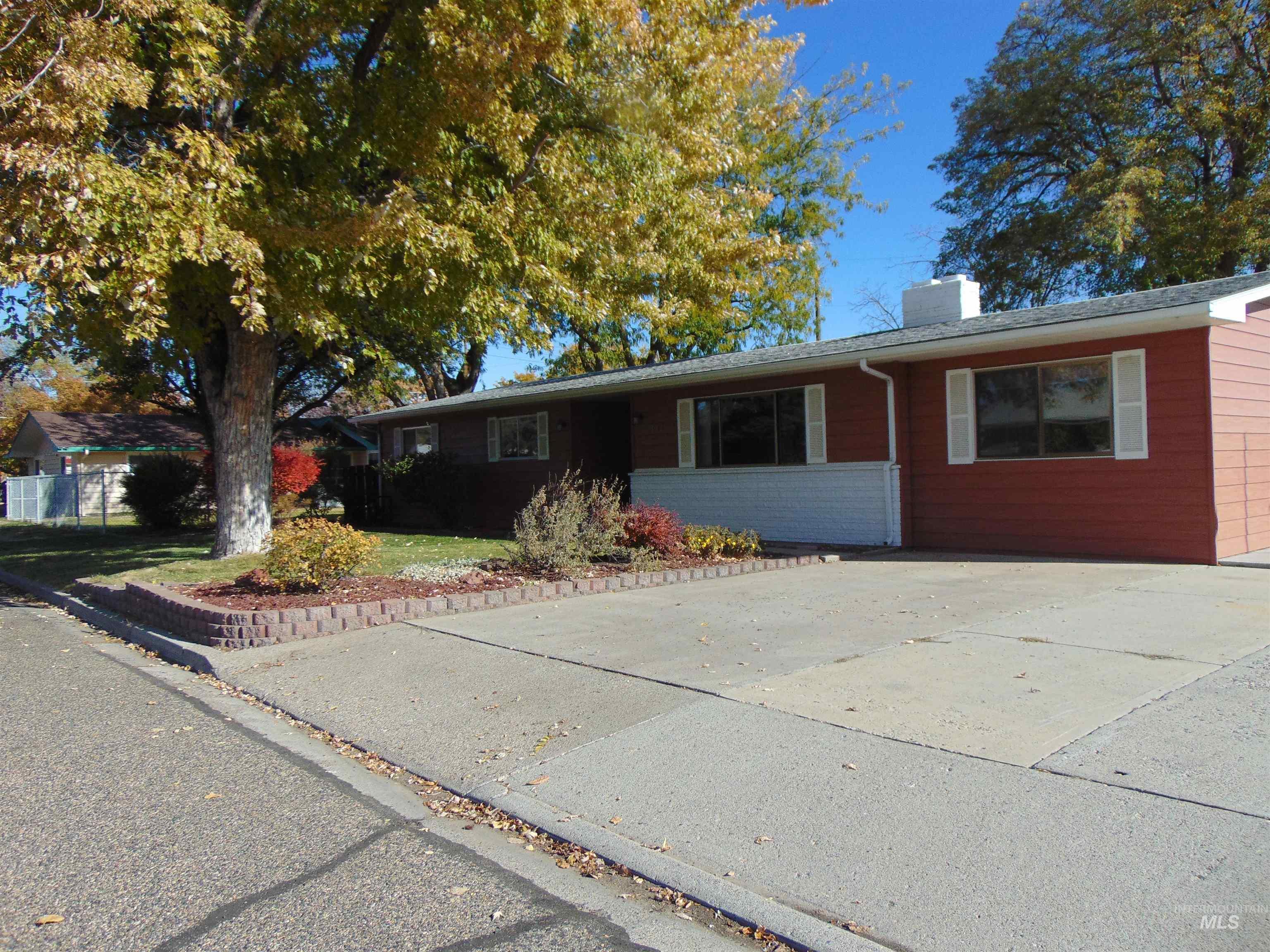 332 Sears Drive Property Photo 2