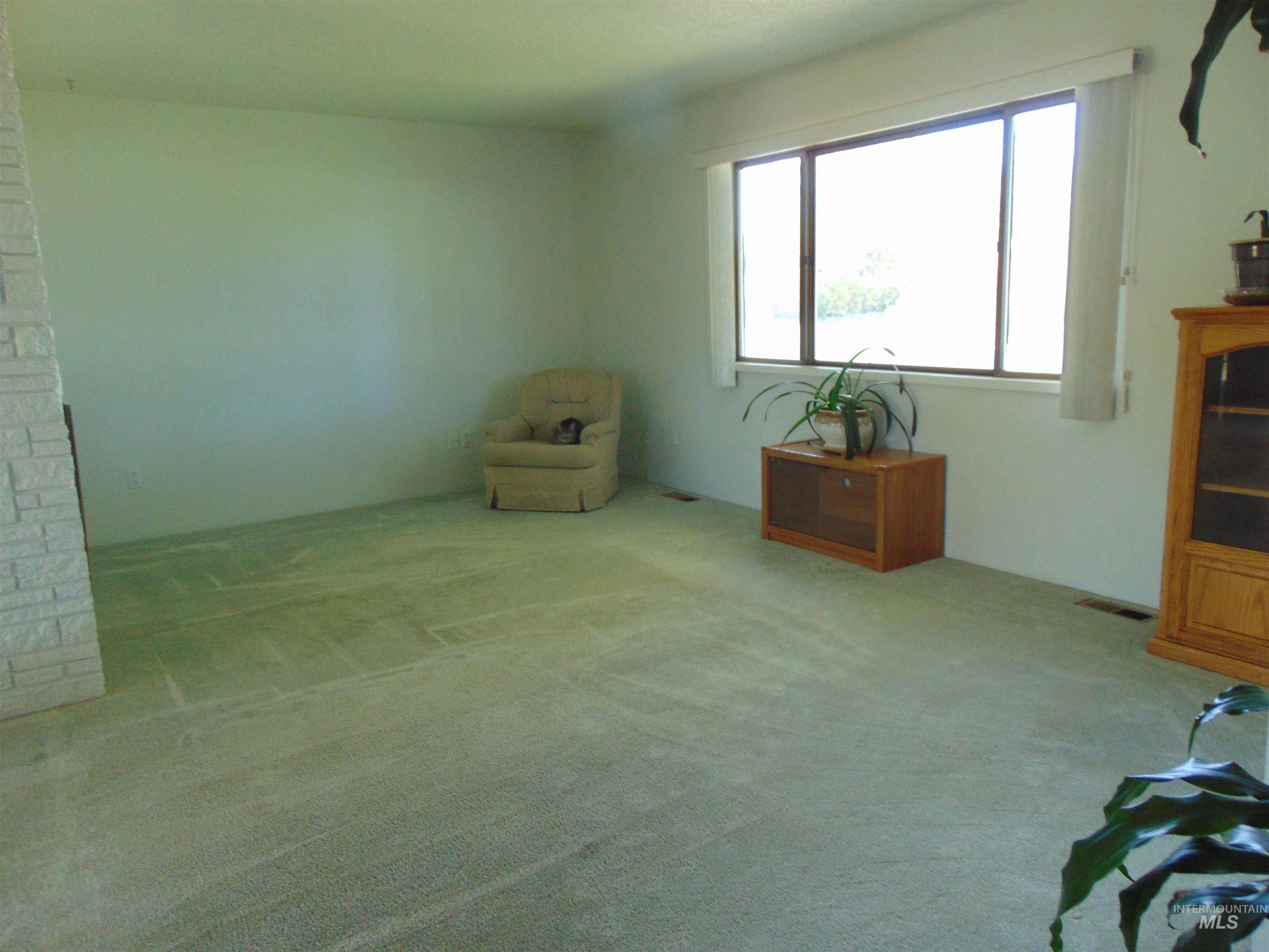 332 Sears Drive Property Photo 4