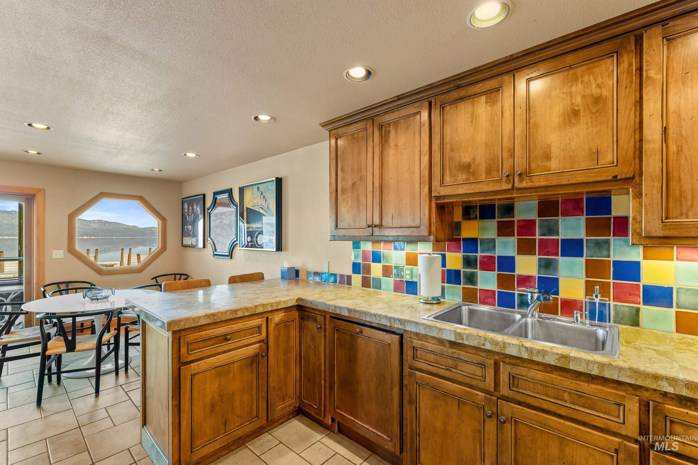 101 E Lake Street Property Photo 15