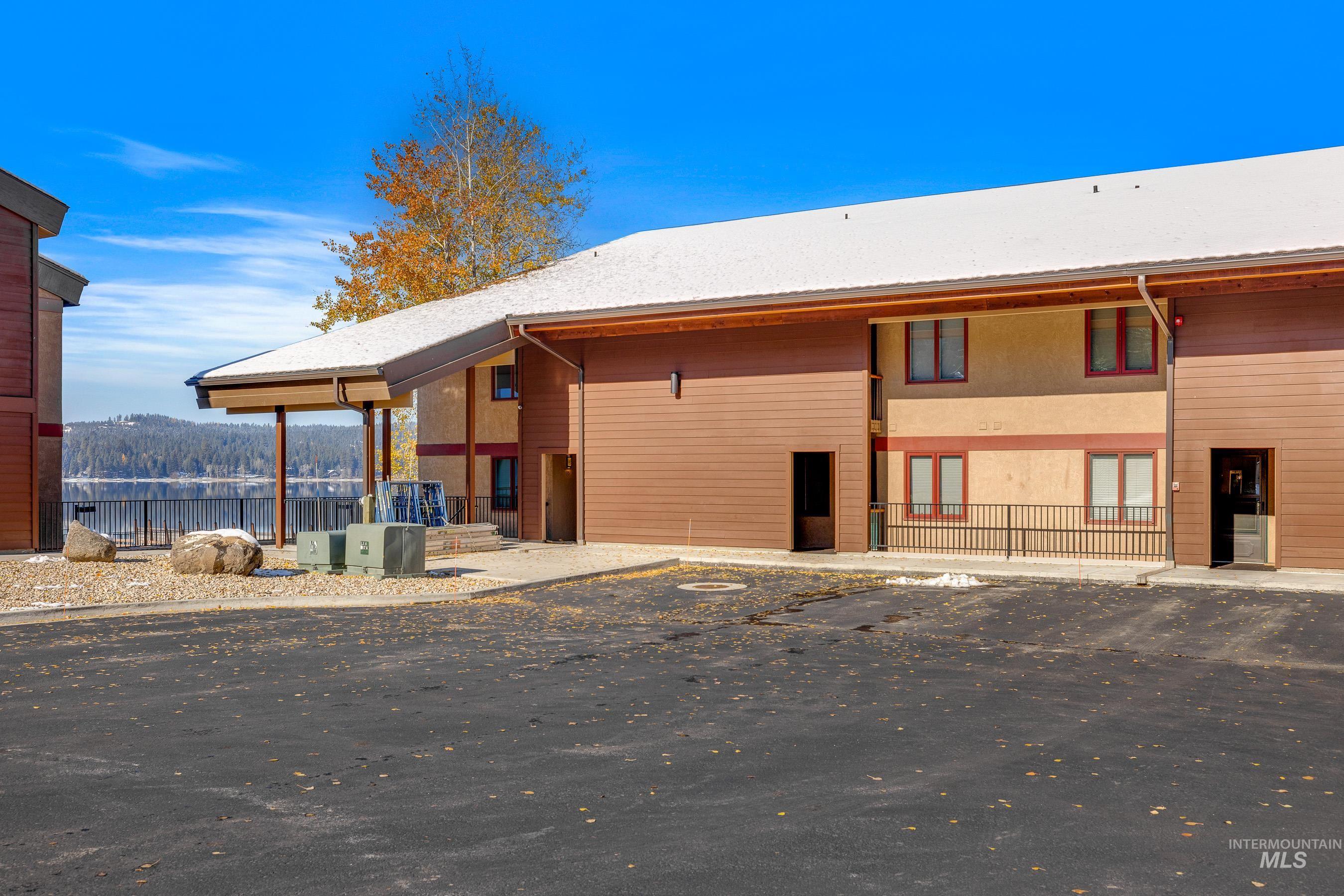 101 E Lake Street Property Photo 45