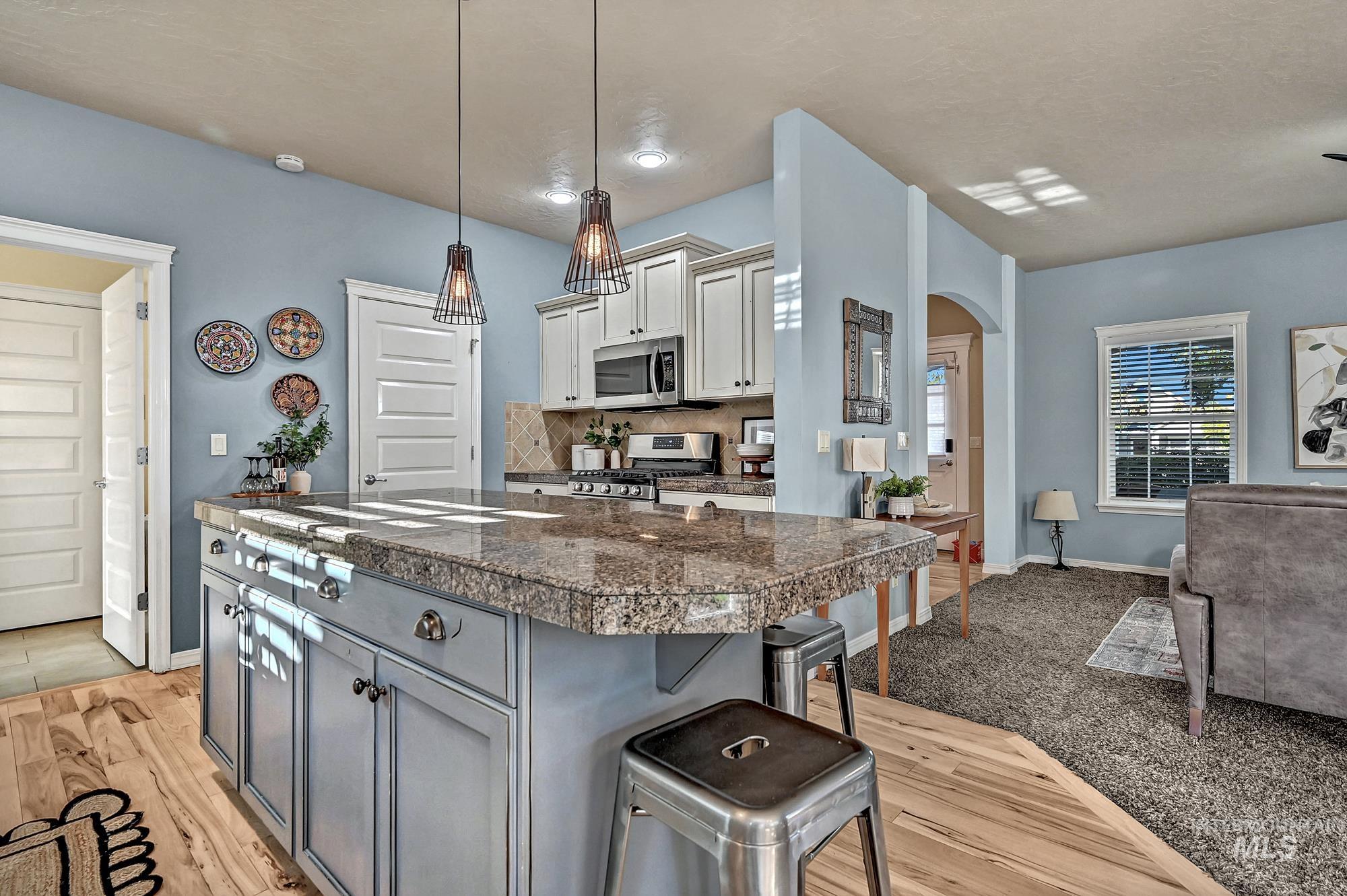 12738 N 11th Avenue Property Photo 7