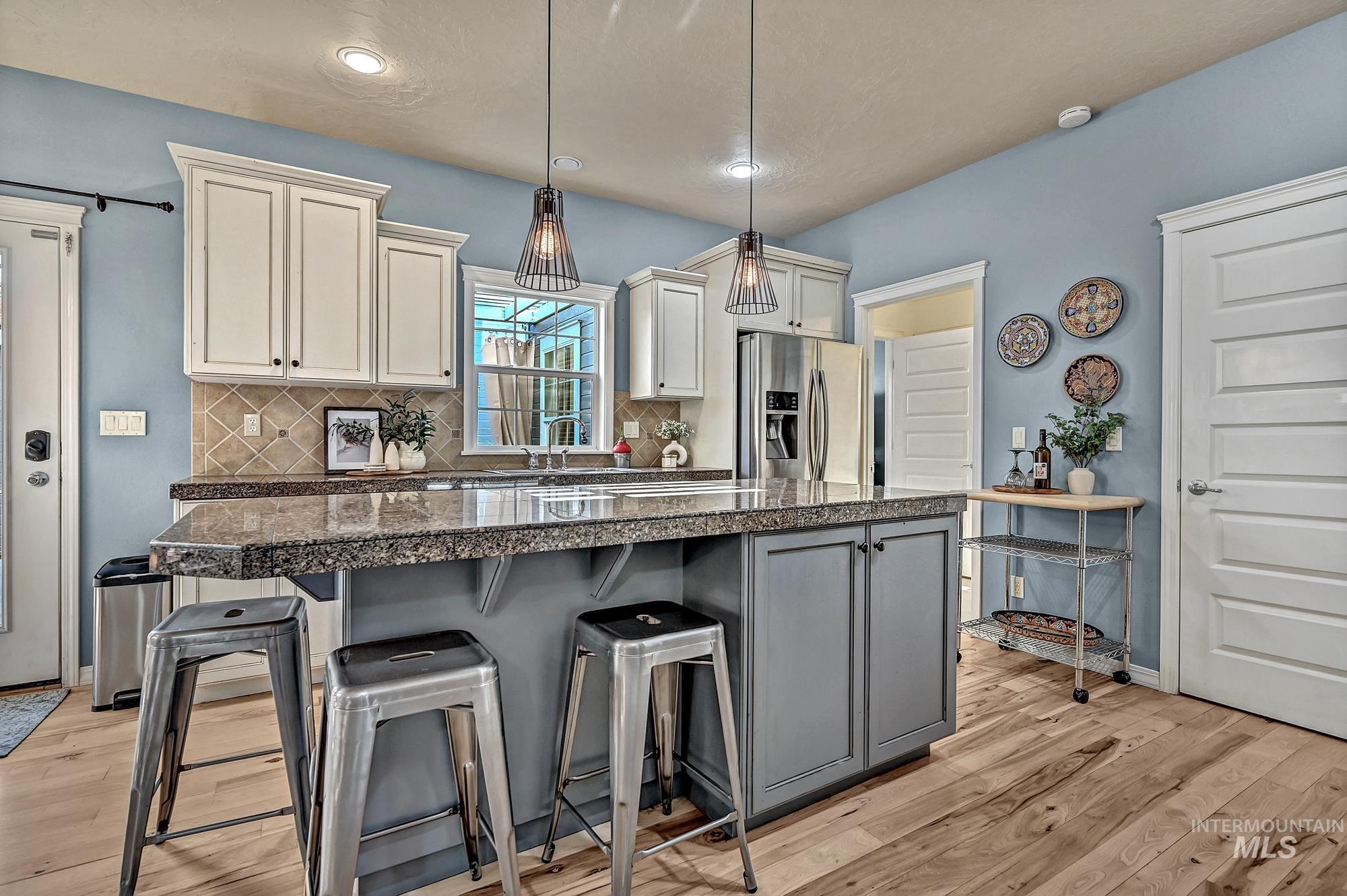 12738 N 11th Avenue Property Photo 8