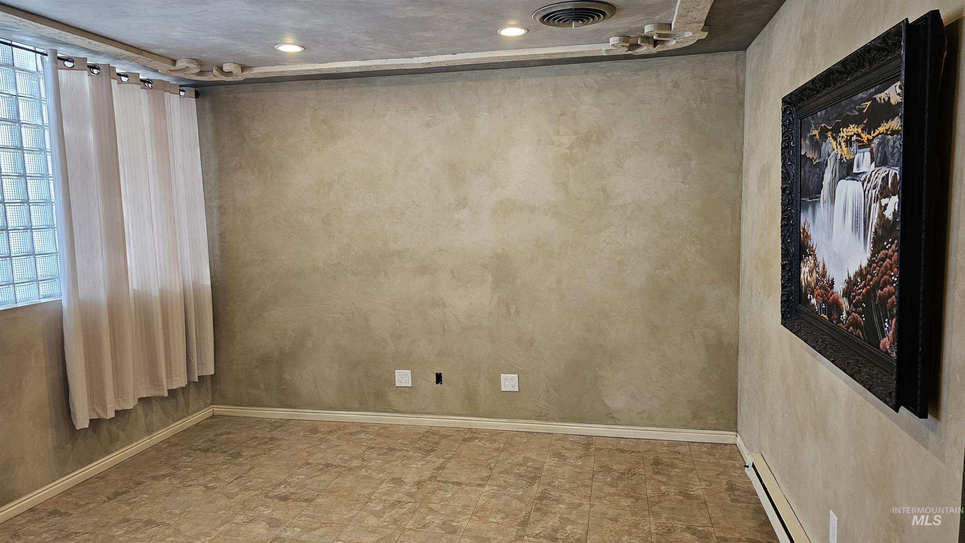 248 S 3rd Ave Property Photo 6