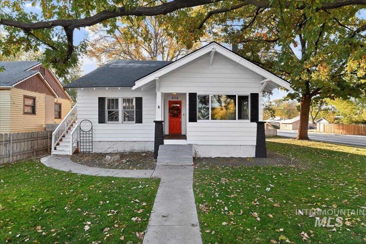 624 6th Avenue South Property Photo 1