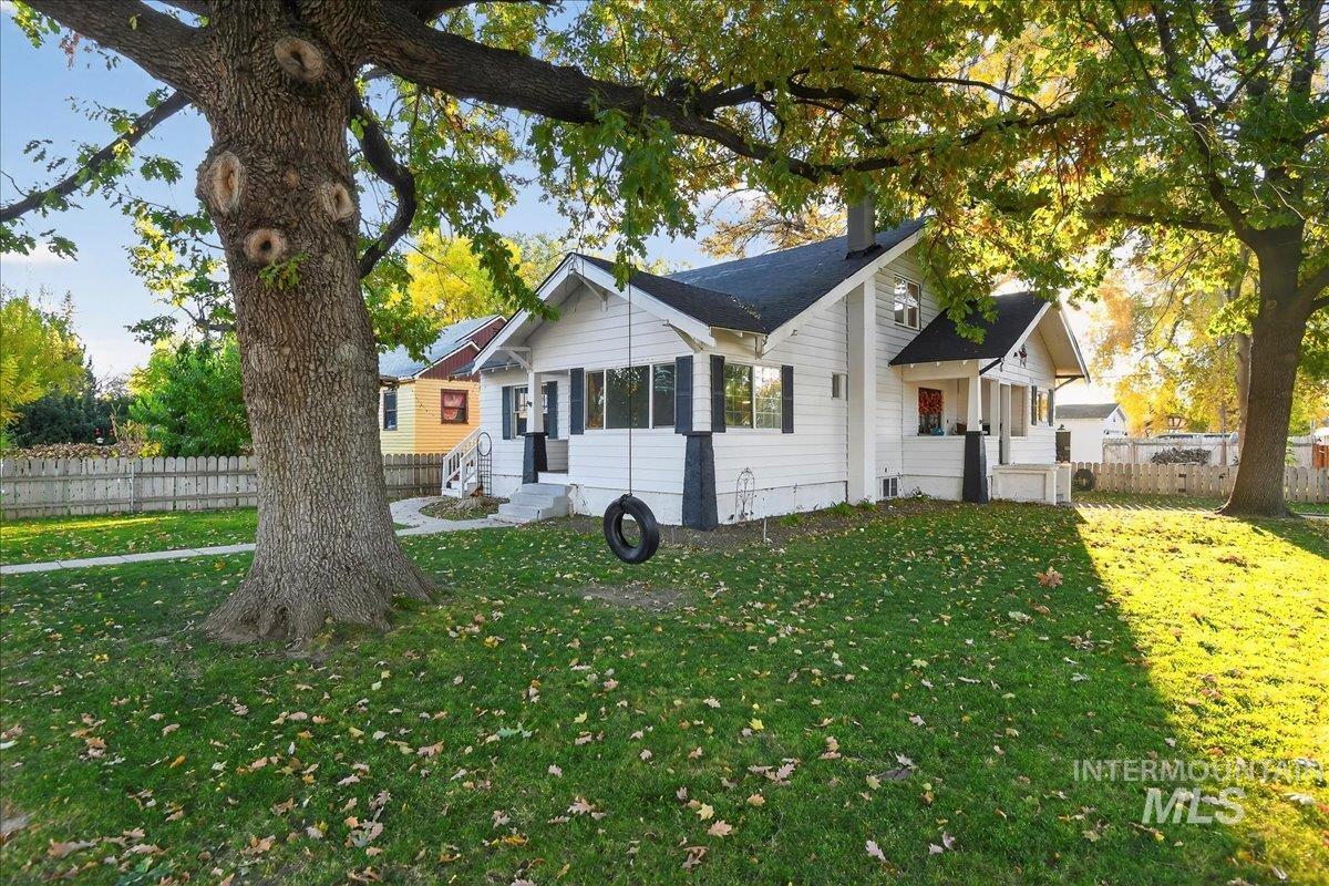 624 6th Avenue South Property Photo 3