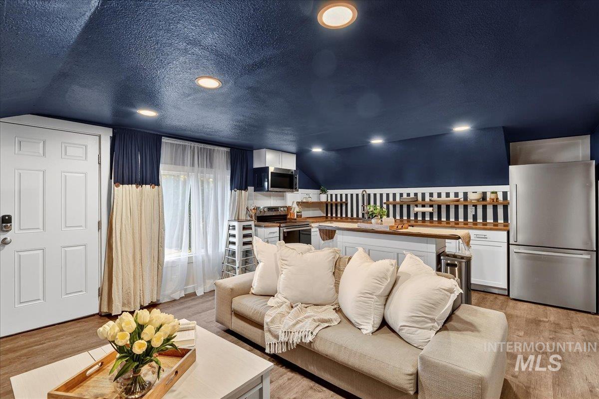 624 6th Avenue South Property Photo 17