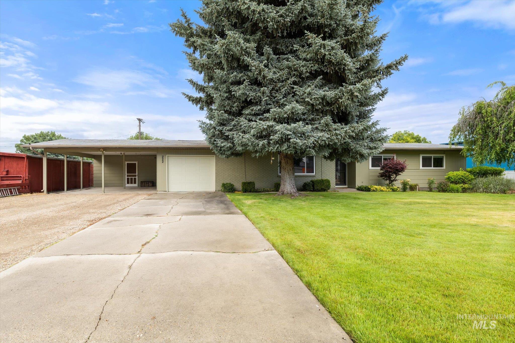 222 Dawn St Property Photo 1