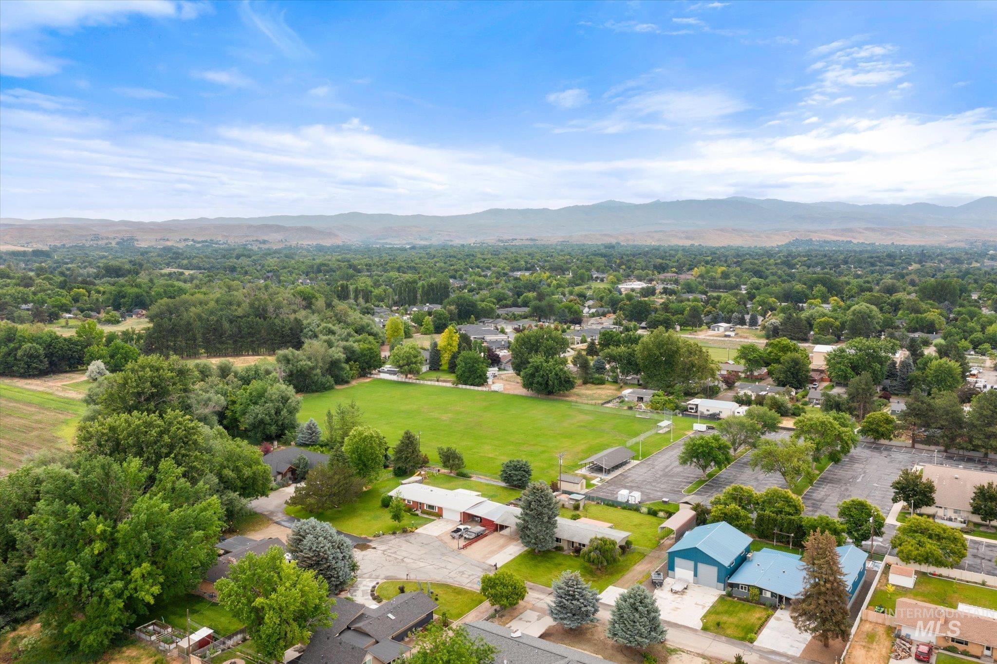 222 Dawn St Property Photo 2