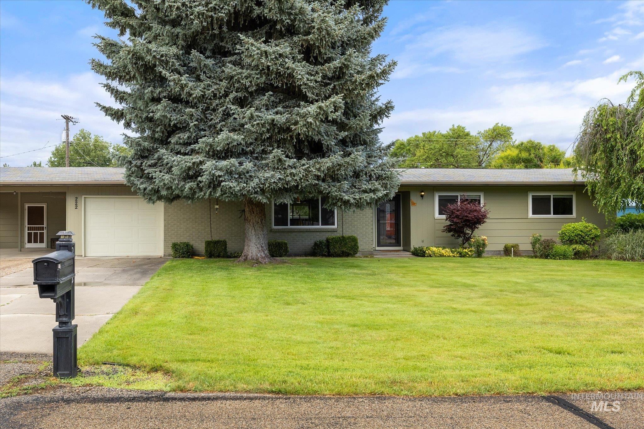 222 Dawn St Property Photo 3