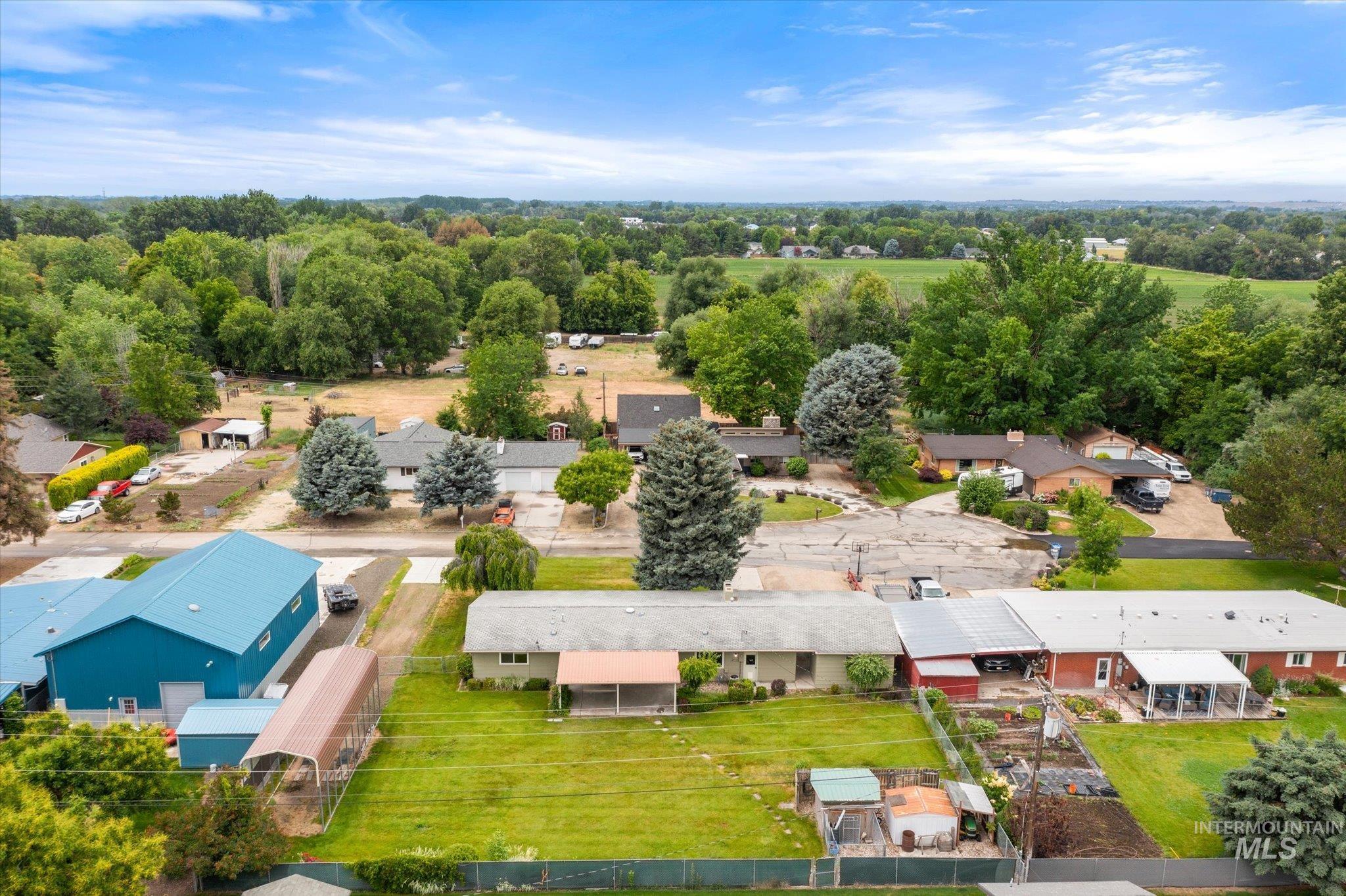 222 Dawn St Property Photo 5