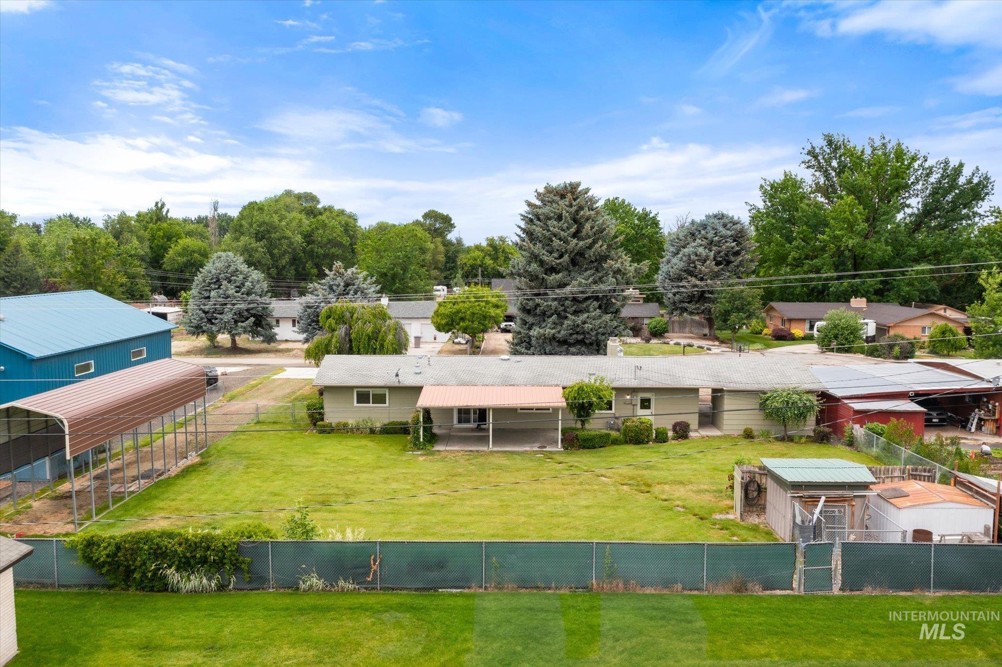 222 Dawn St Property Photo 6