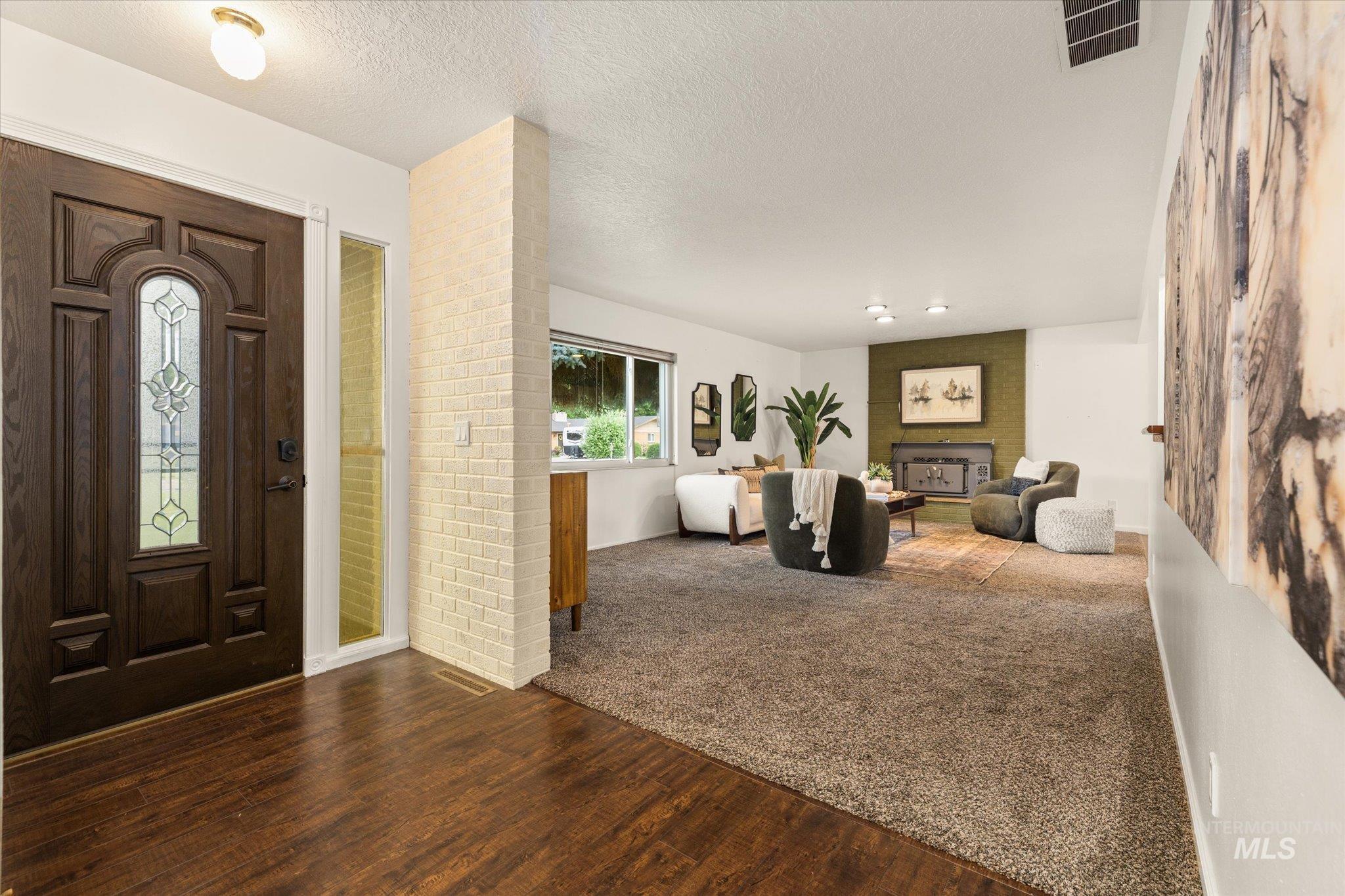 222 Dawn St Property Photo 7